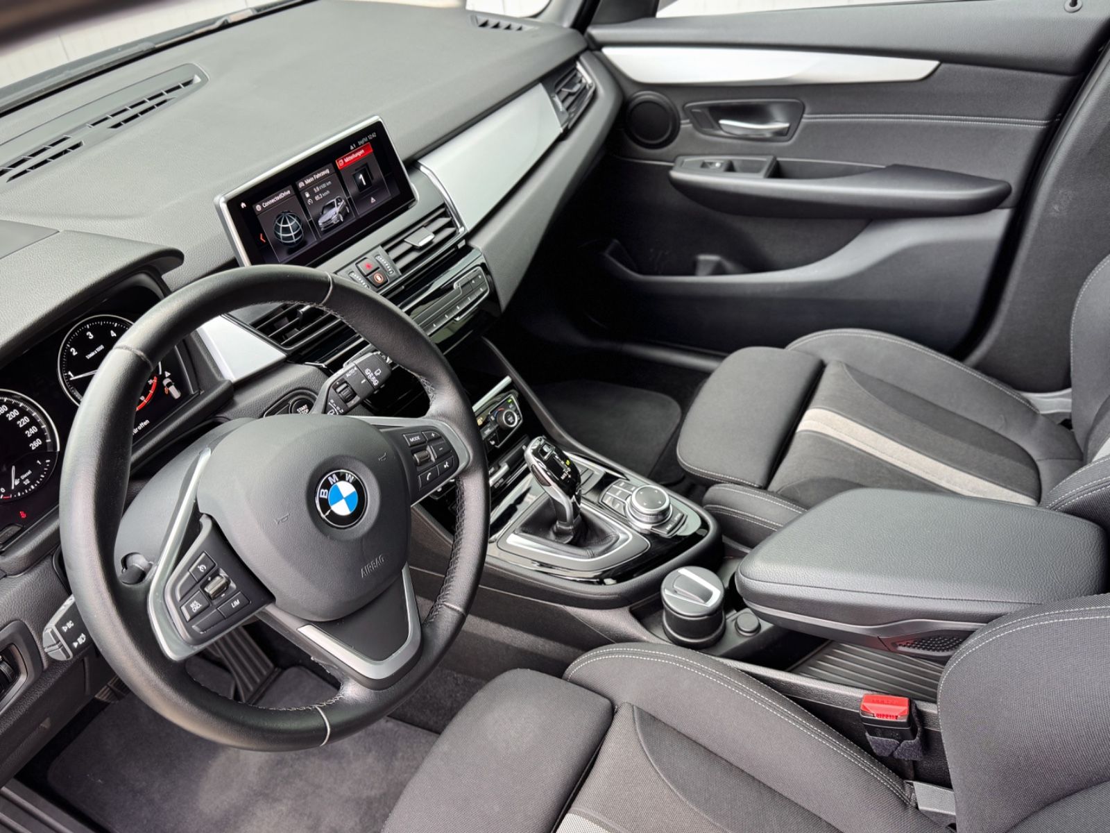 Fahrzeugabbildung BMW 218d Gran Tourer Advantage *8G|CAM|NAVI|LED*