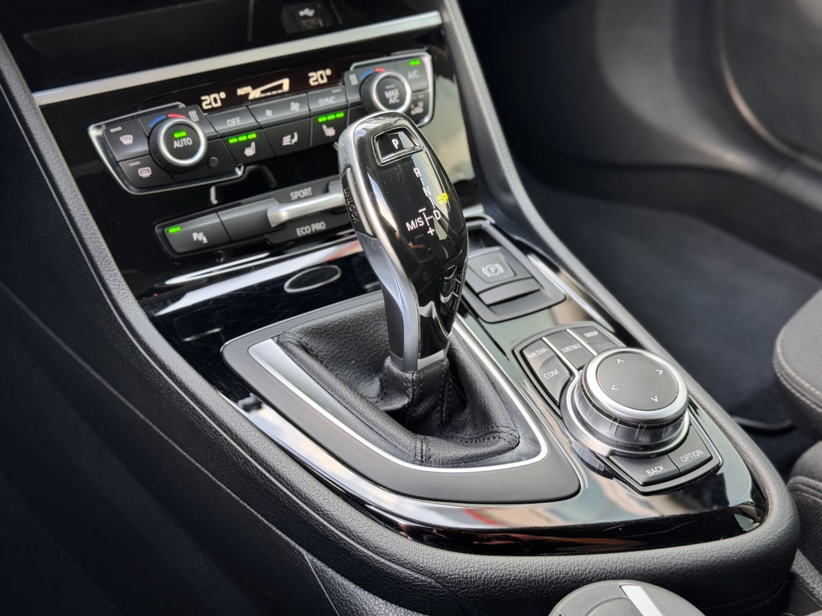 Fahrzeugabbildung BMW 218d Gran Tourer Advantage *8G|CAM|NAVI|LED*