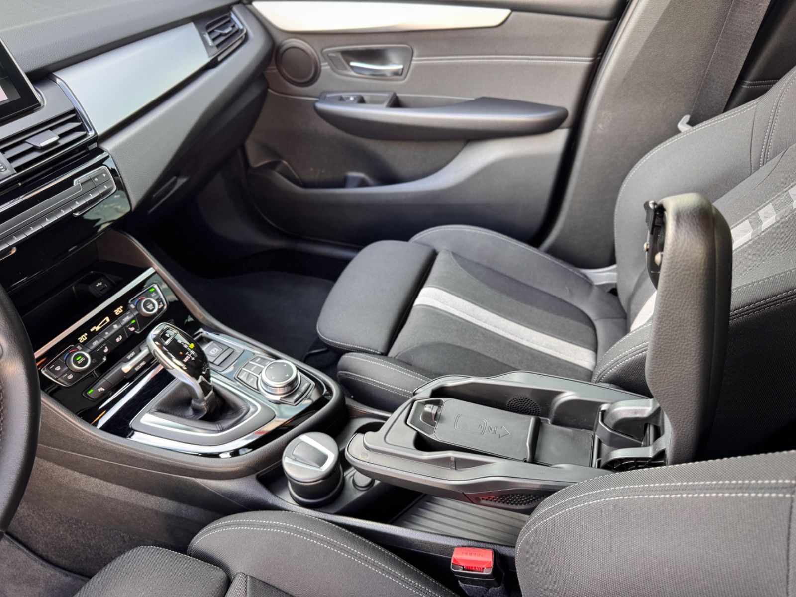 Fahrzeugabbildung BMW 218d Gran Tourer Advantage *8G|CAM|NAVI|LED*