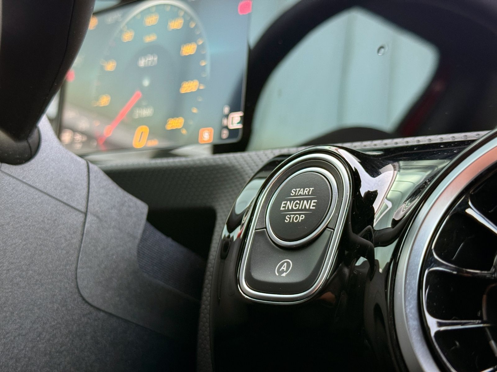 Fahrzeugabbildung Mercedes-Benz A 180 Progressive *7G|ASSIST|LEDER*