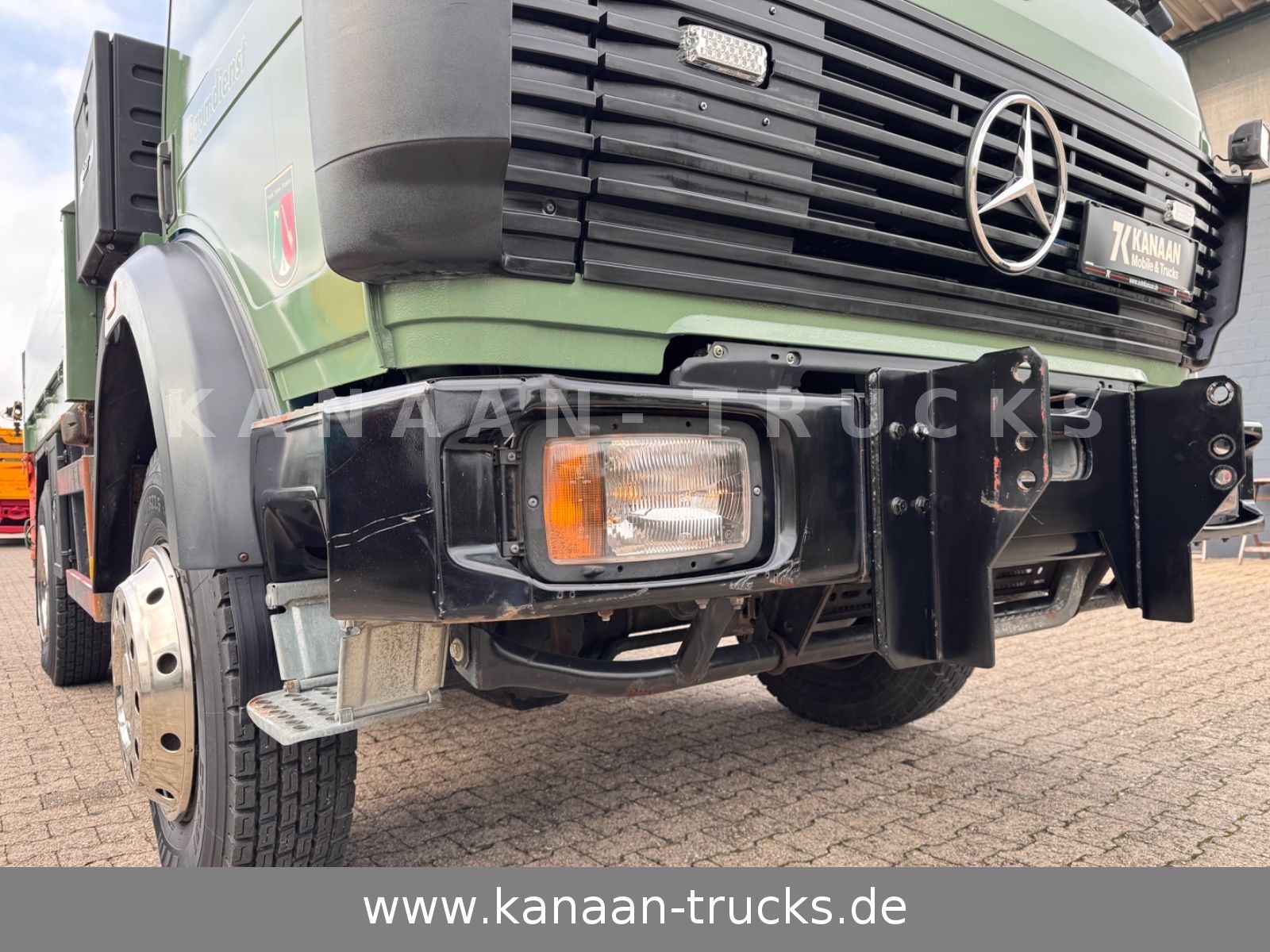 Fahrzeugabbildung Mercedes-Benz 1417 AK Allrad Palfinger Montagekran 17,7m 64TKM