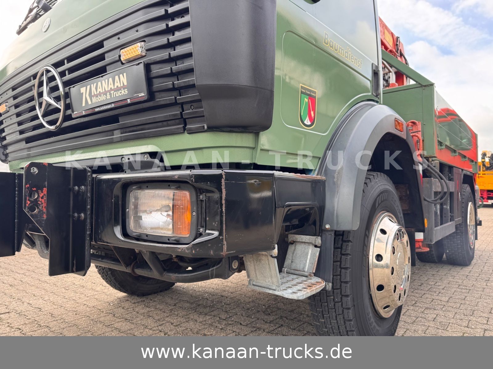 Fahrzeugabbildung Mercedes-Benz 1417 AK Allrad Palfinger Montagekran 17,7m 64TKM