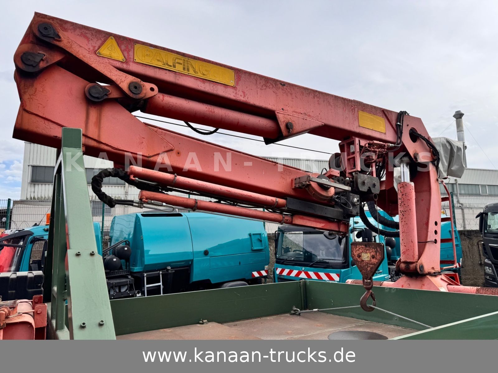 Fahrzeugabbildung Mercedes-Benz 1417 AK Allrad Palfinger Montagekran 17,7m 64TKM