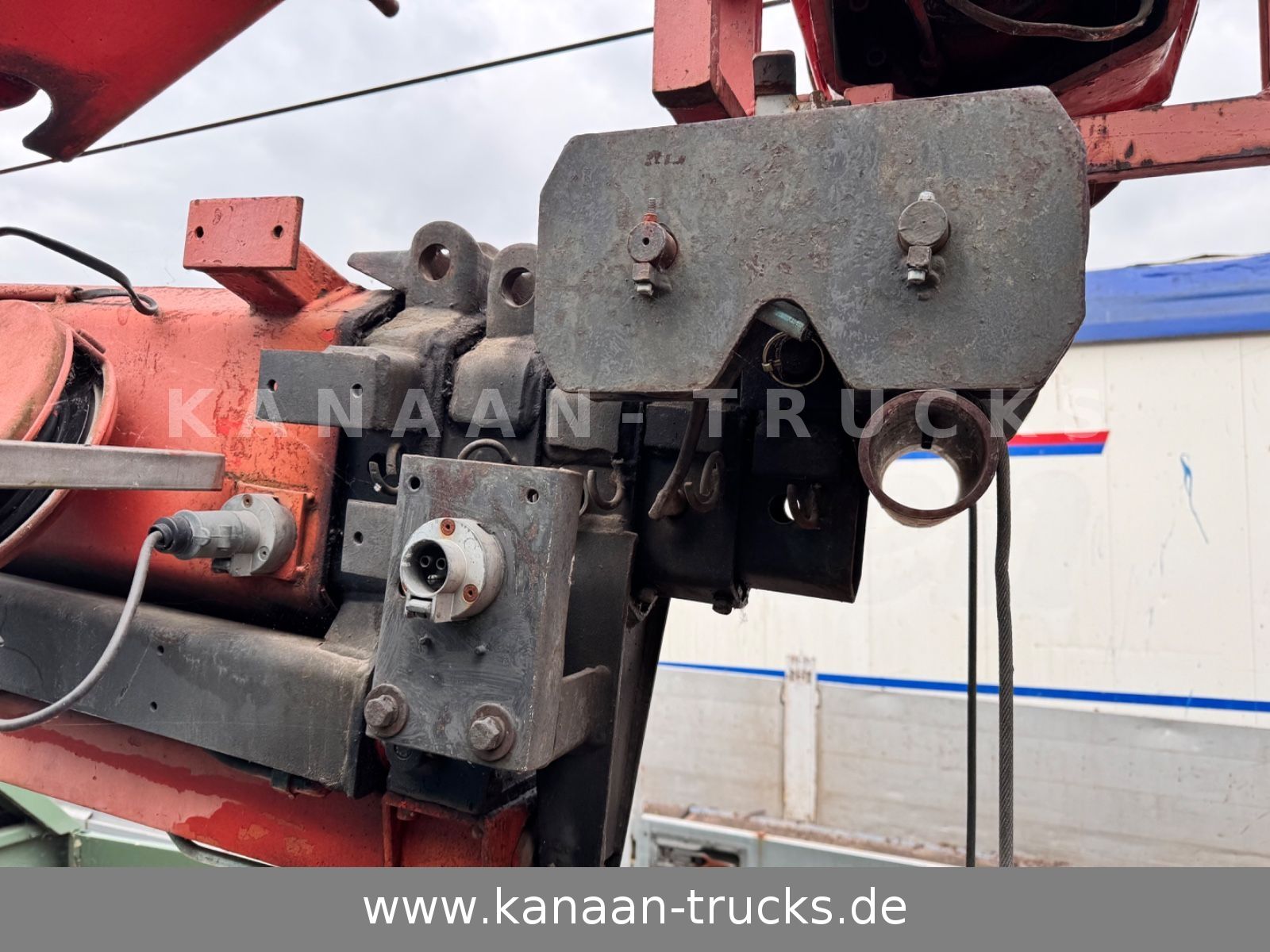 Fahrzeugabbildung Mercedes-Benz 1417 AK Allrad Palfinger Montagekran 17,7m 64TKM