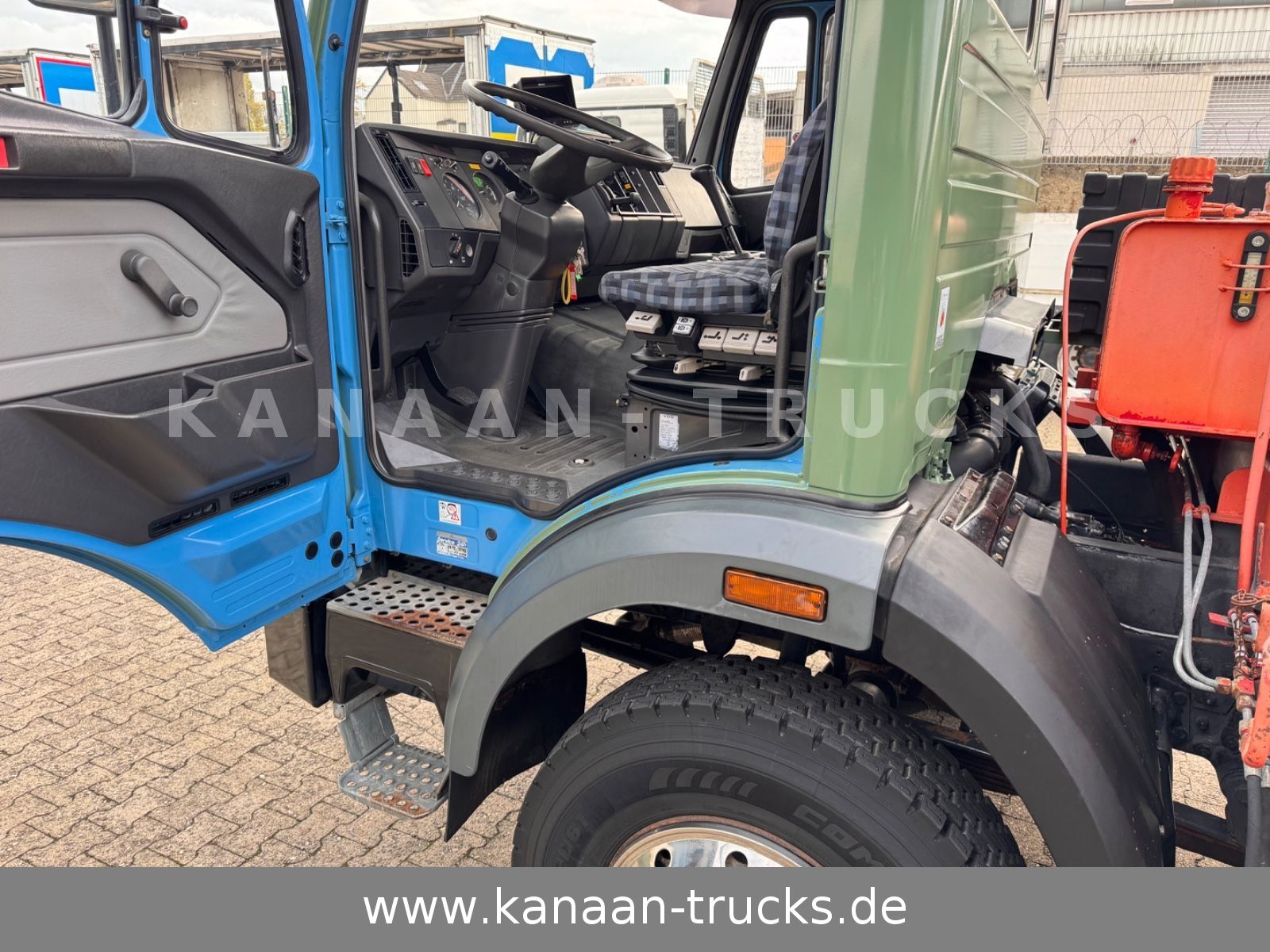 Fahrzeugabbildung Mercedes-Benz 1417 AK Allrad Palfinger Montagekran 17,7m 64TKM