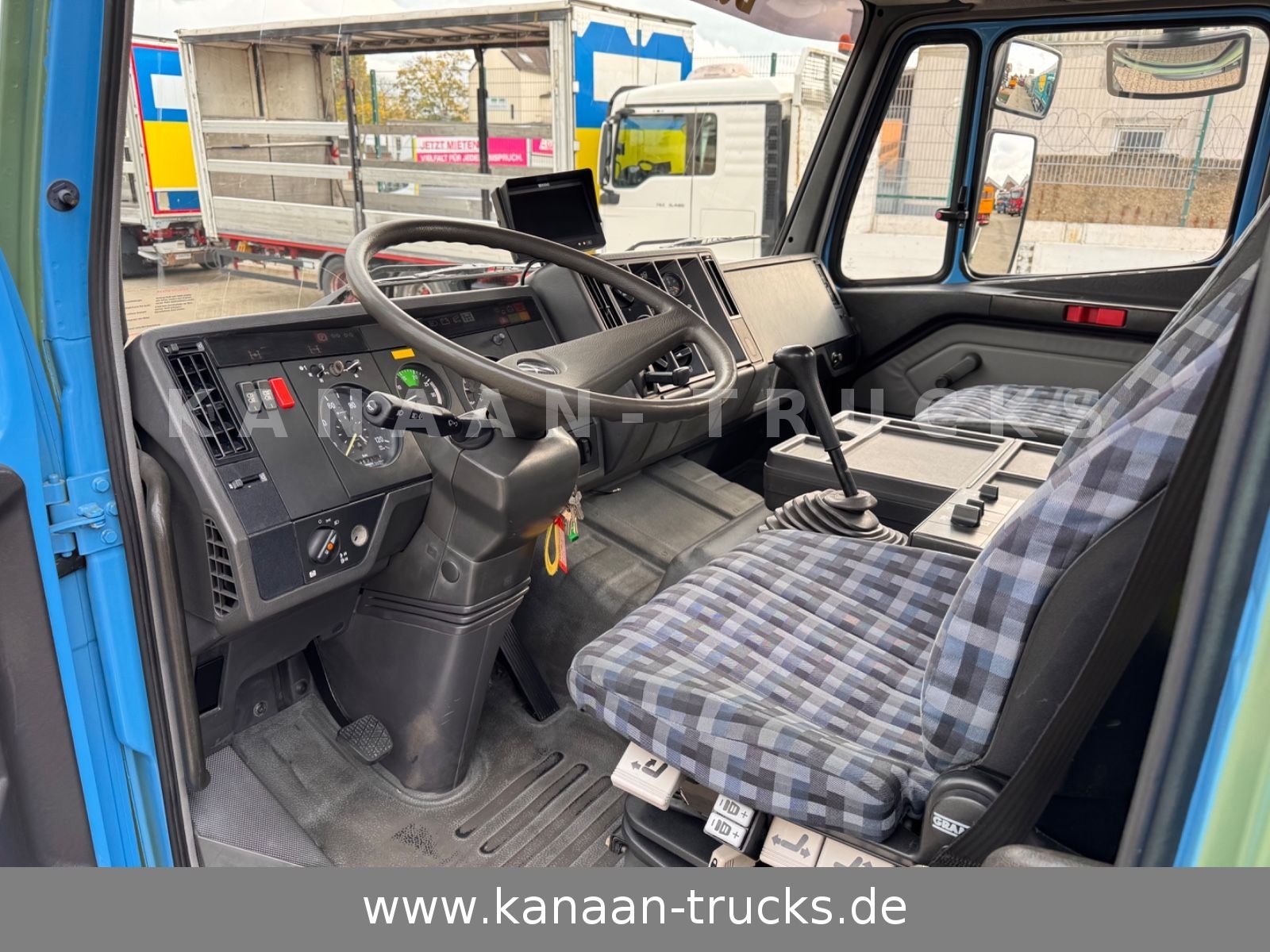 Fahrzeugabbildung Mercedes-Benz 1417 AK Allrad Palfinger Montagekran 17,7m 64TKM