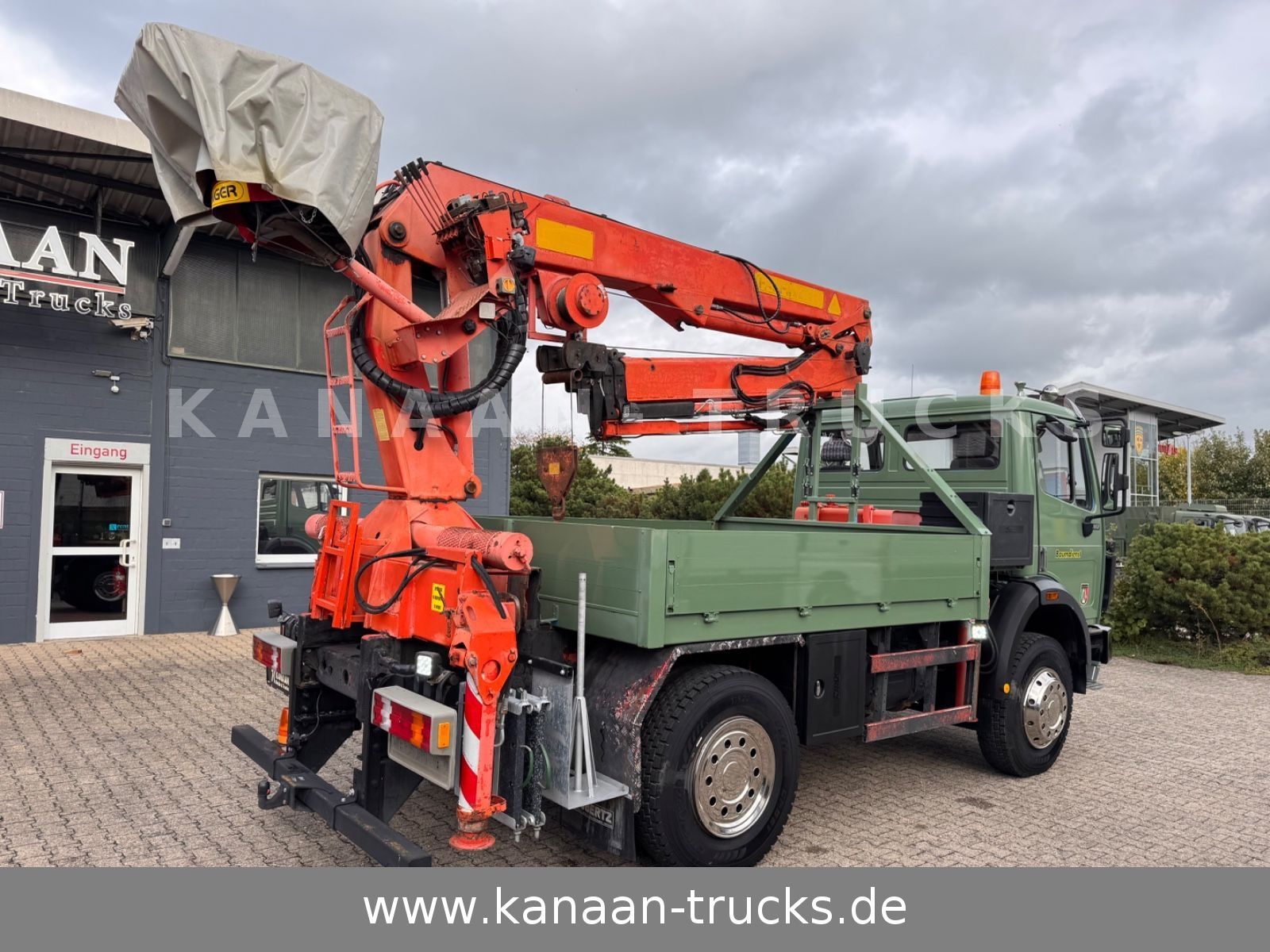 Fahrzeugabbildung Mercedes-Benz 1417 AK Allrad Palfinger Montagekran 17,7m 64TKM