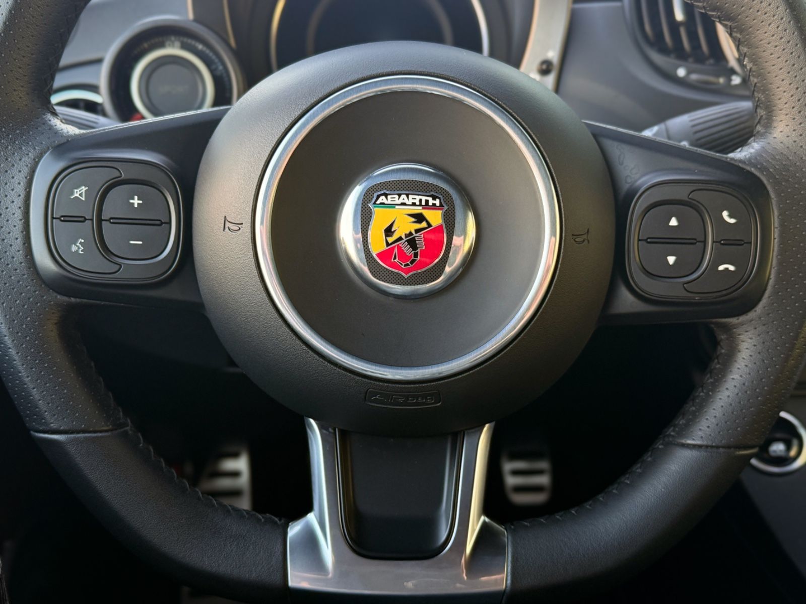 Fahrzeugabbildung Abarth 595 / 500 1.4T-Jet 16V *PDC|17"ALU|DAB|CARPLAY*