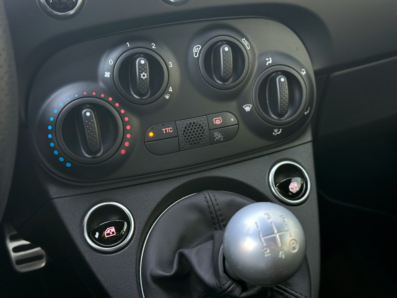 Fahrzeugabbildung Abarth 595 / 500 1.4T-Jet 16V *PDC|17"ALU|DAB|CARPLAY*