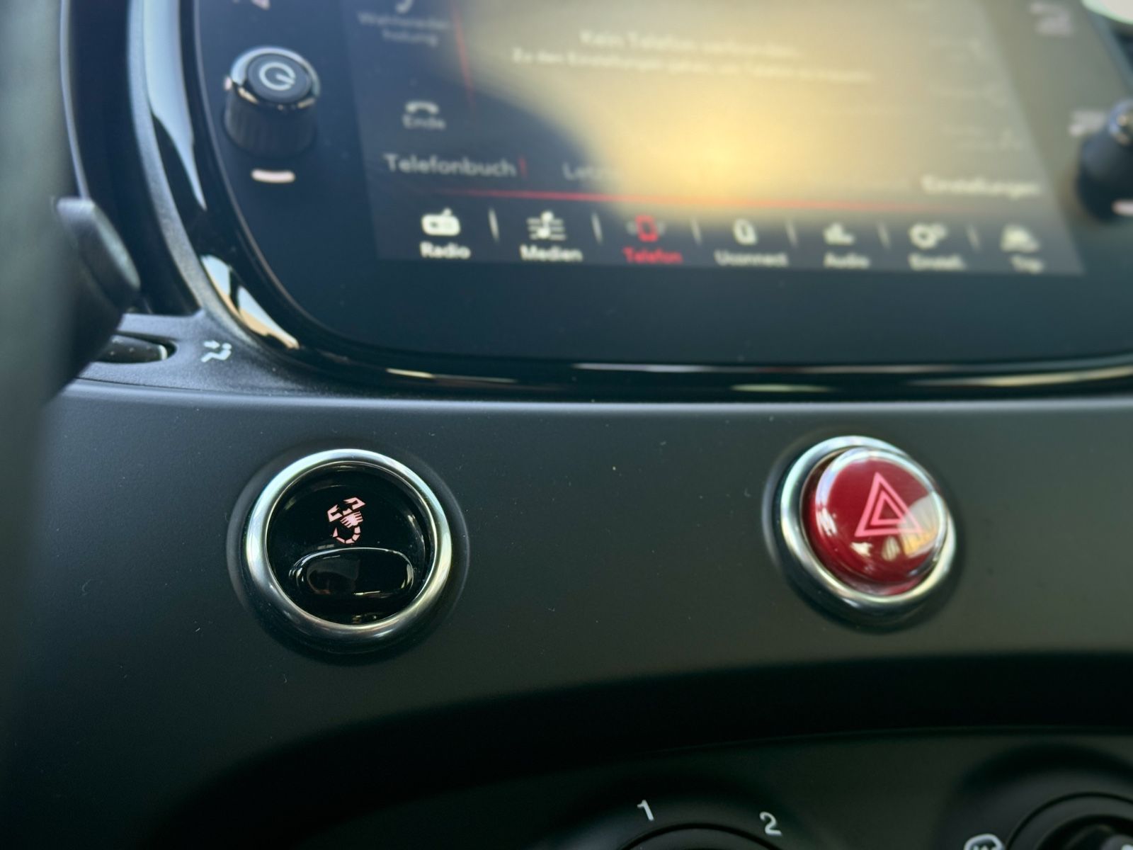 Fahrzeugabbildung Abarth 595 / 500 1.4T-Jet 16V *PDC|17"ALU|DAB|CARPLAY*