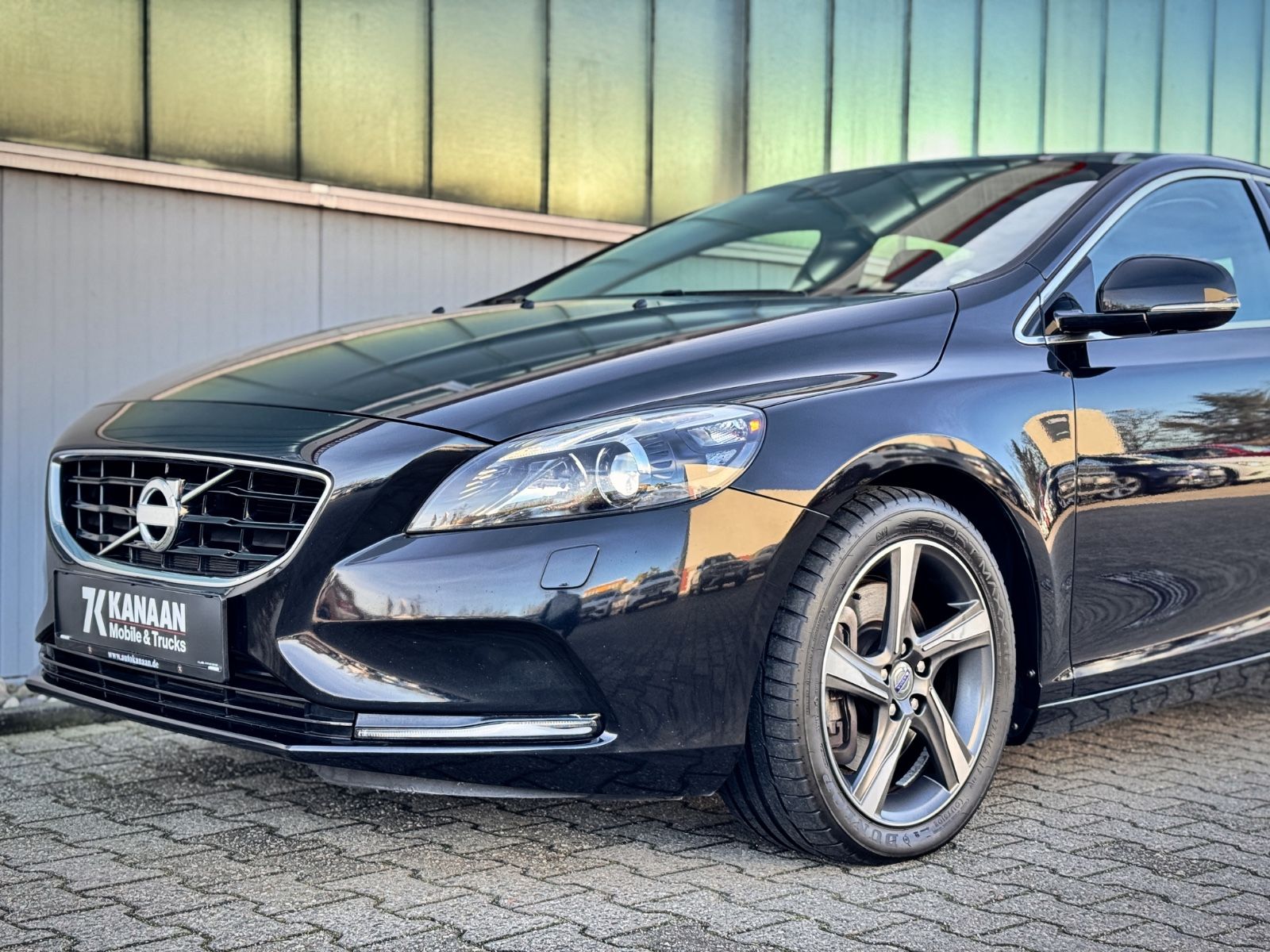 Fahrzeugabbildung Volvo V40 2.0D3 Momentum*ASSIST|NAV|PANORAMA|CAM|1.HD*