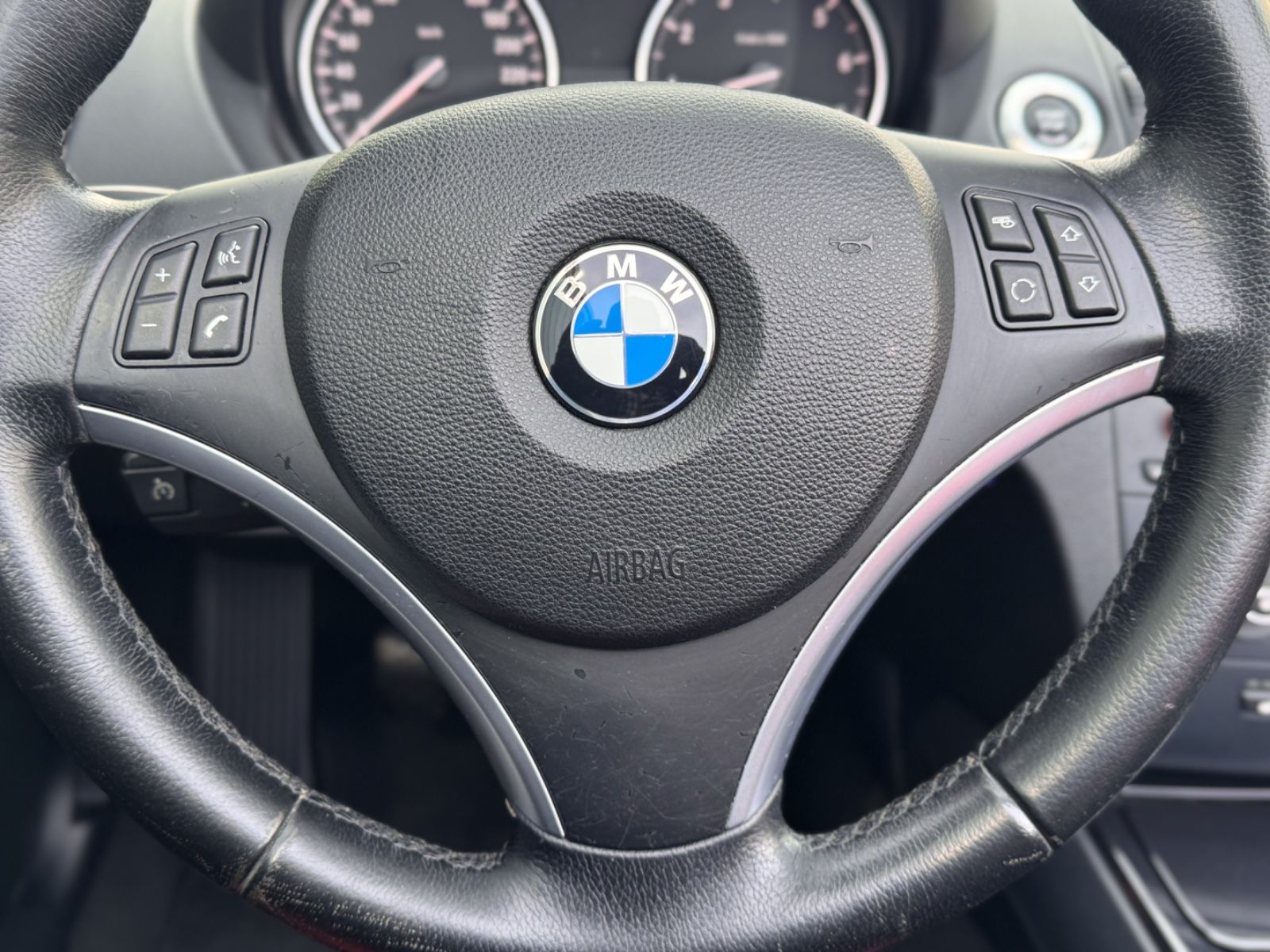 Fahrzeugabbildung BMW 125i Cabriolet*LEDER|SHZ|PDC|XENON|18"ALU|TEMPO*