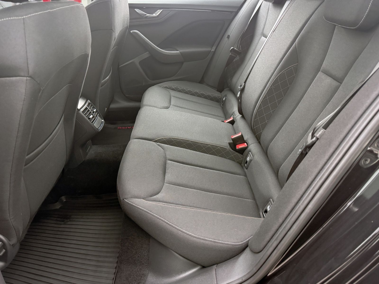 Fahrzeugabbildung SKODA Kamiq 1.0 TSI Ambition *CARPLAY|DAB|PDC|SHZ*