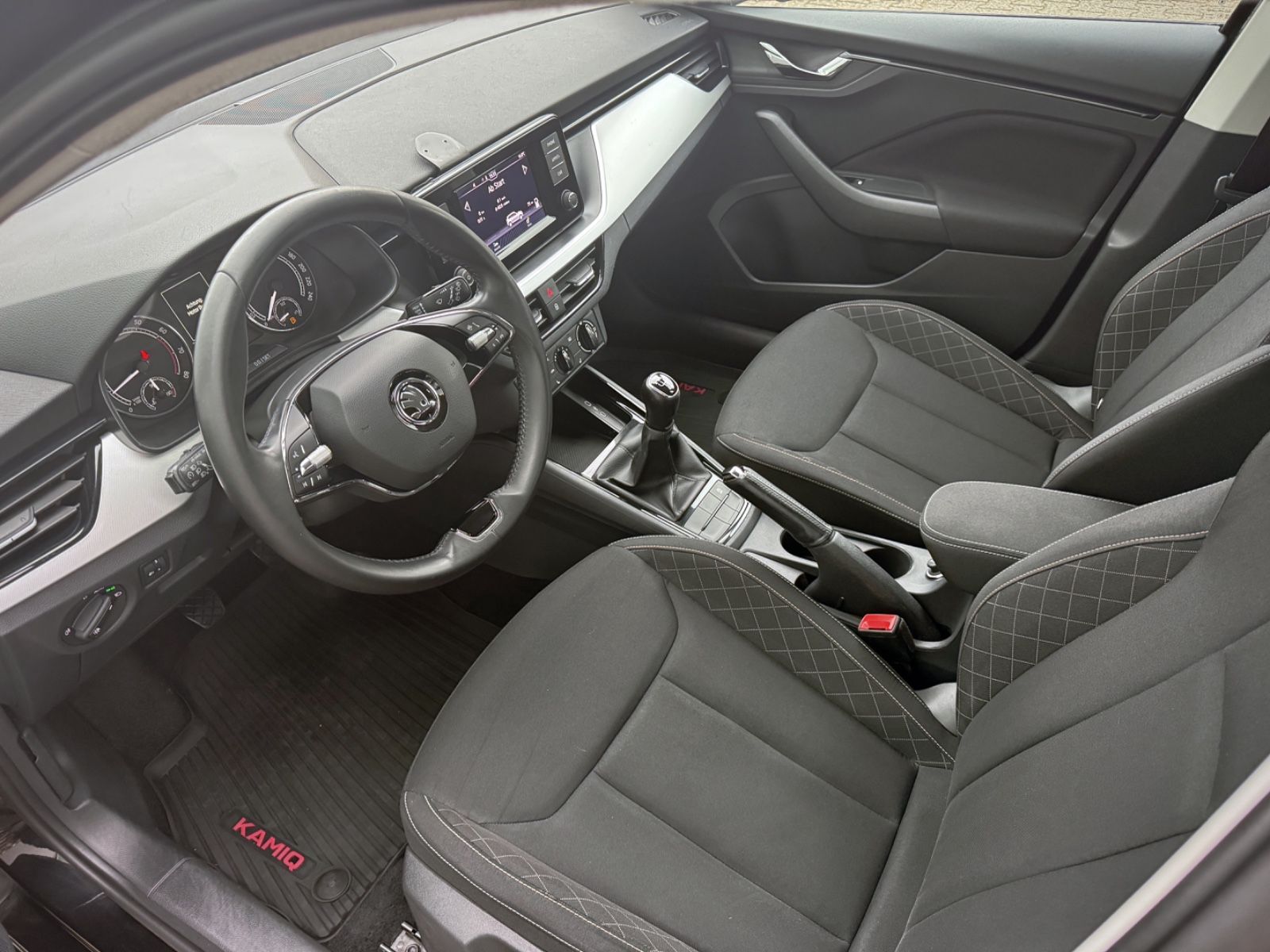 Fahrzeugabbildung SKODA Kamiq 1.0 TSI Ambition *CARPLAY|DAB|PDC|SHZ*