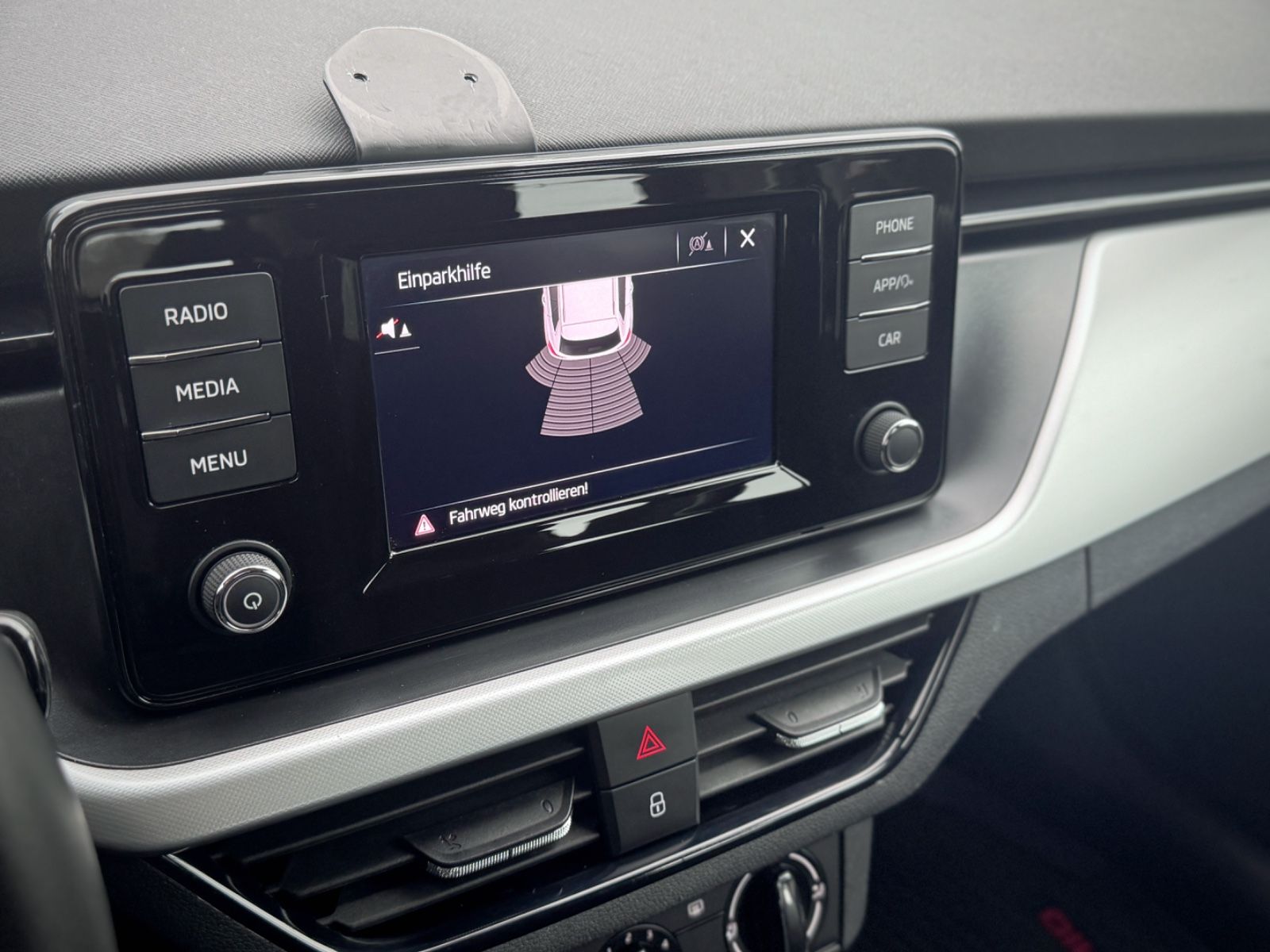 Fahrzeugabbildung SKODA Kamiq 1.0 TSI Ambition *CARPLAY|DAB|PDC|SHZ*