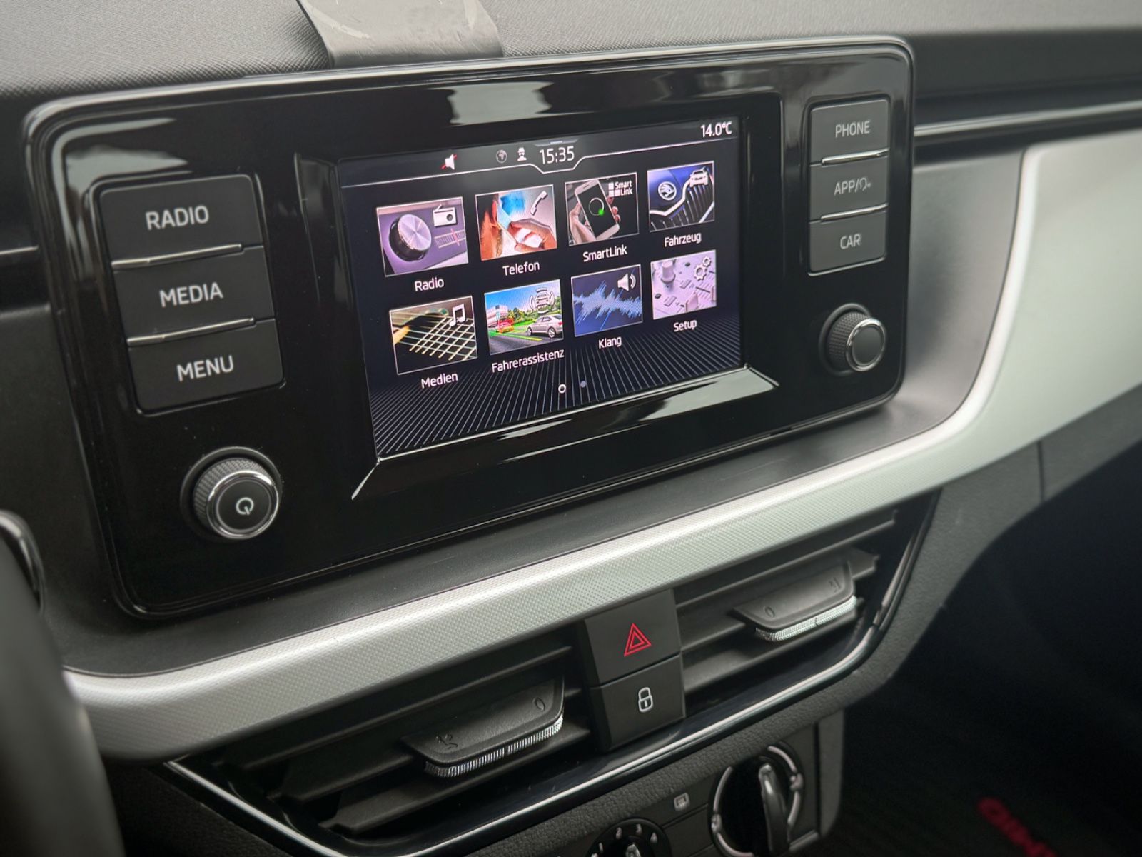 Fahrzeugabbildung SKODA Kamiq 1.0 TSI Ambition *CARPLAY|DAB|PDC|SHZ*