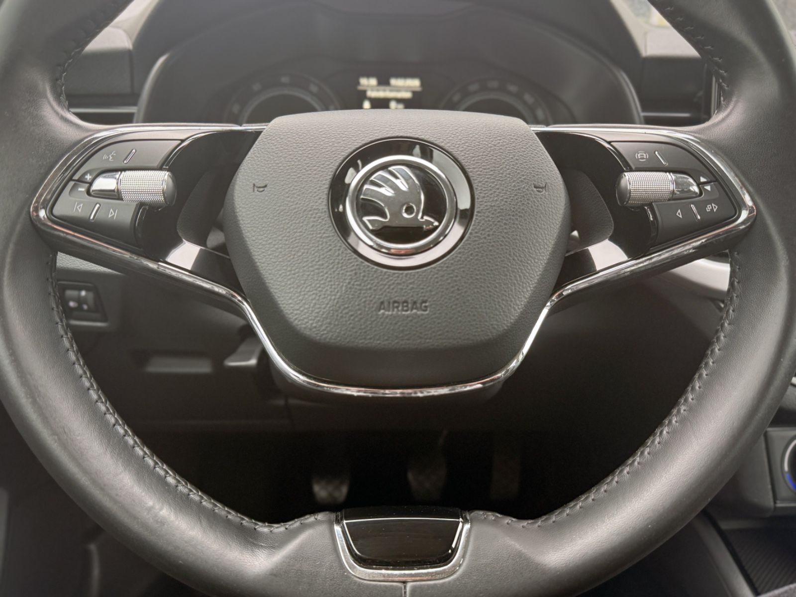 Fahrzeugabbildung SKODA Kamiq 1.0 TSI Ambition *CARPLAY|DAB|PDC|SHZ*