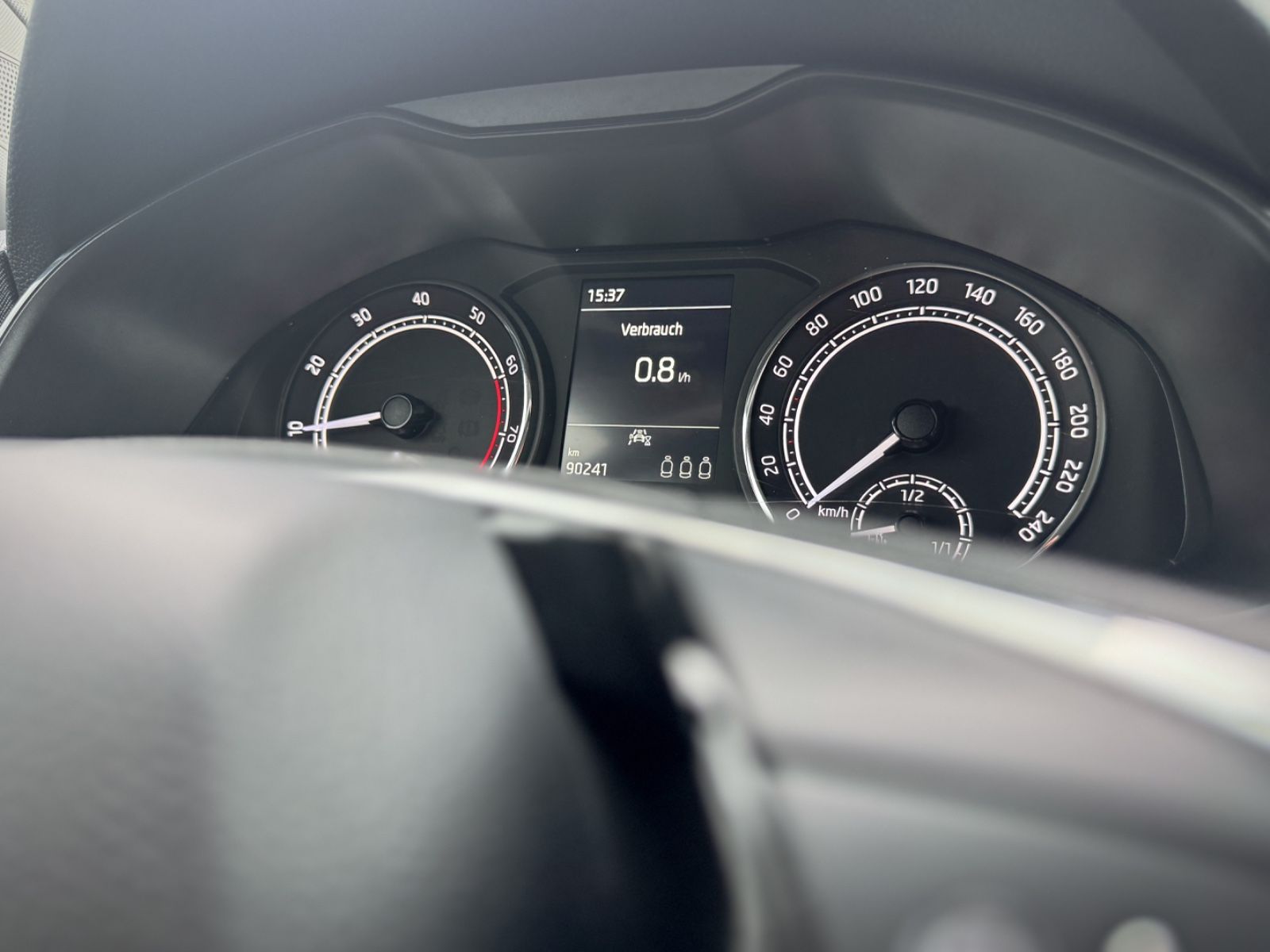 Fahrzeugabbildung SKODA Kamiq 1.0 TSI Ambition *CARPLAY|DAB|PDC|SHZ*