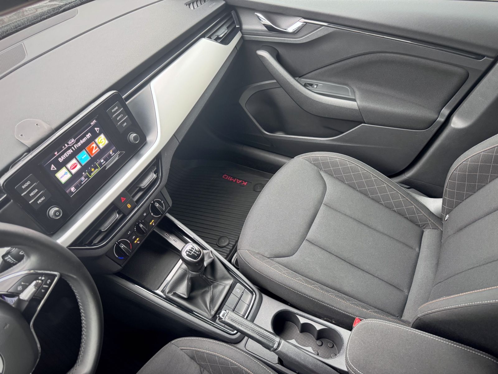 Fahrzeugabbildung SKODA Kamiq 1.0 TSI Ambition *CARPLAY|DAB|PDC|SHZ*