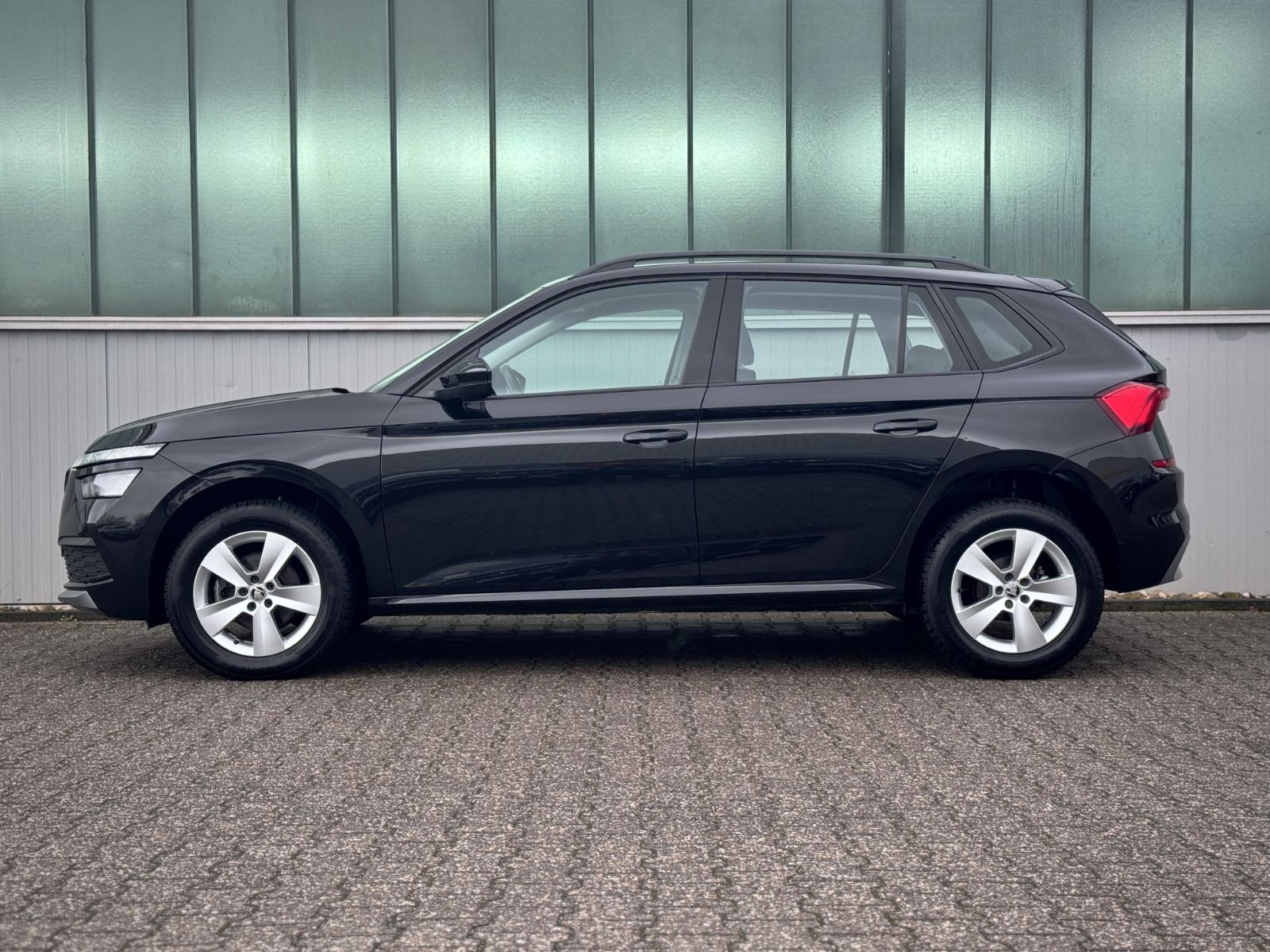 Fahrzeugabbildung SKODA Kamiq 1.0 TSI Ambition *CARPLAY|DAB|PDC|SHZ*