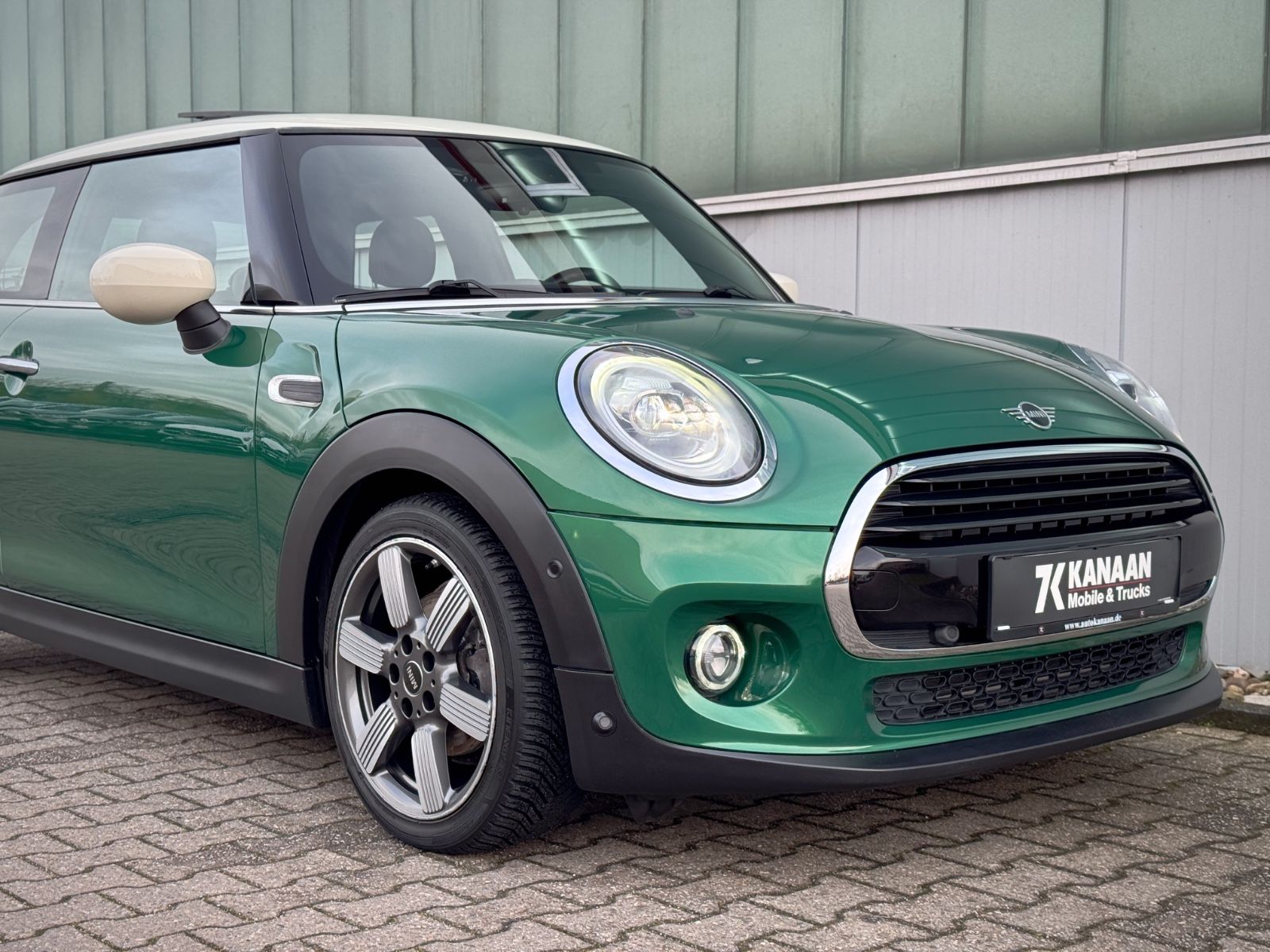 Fahrzeugabbildung MINI COOPER 60 Years Trim Chili *LED|CAM|PANO|LEDER*