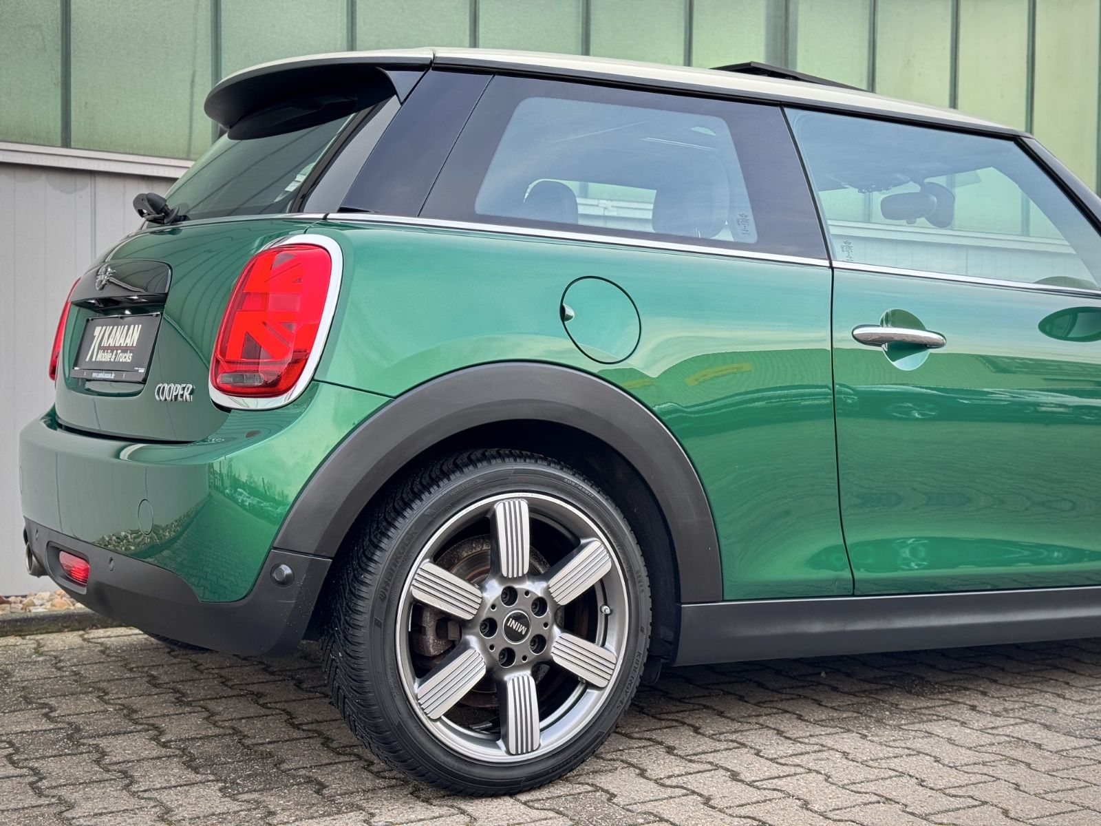 Fahrzeugabbildung MINI COOPER 60 Years Trim Chili *LED|CAM|PANO|LEDER*
