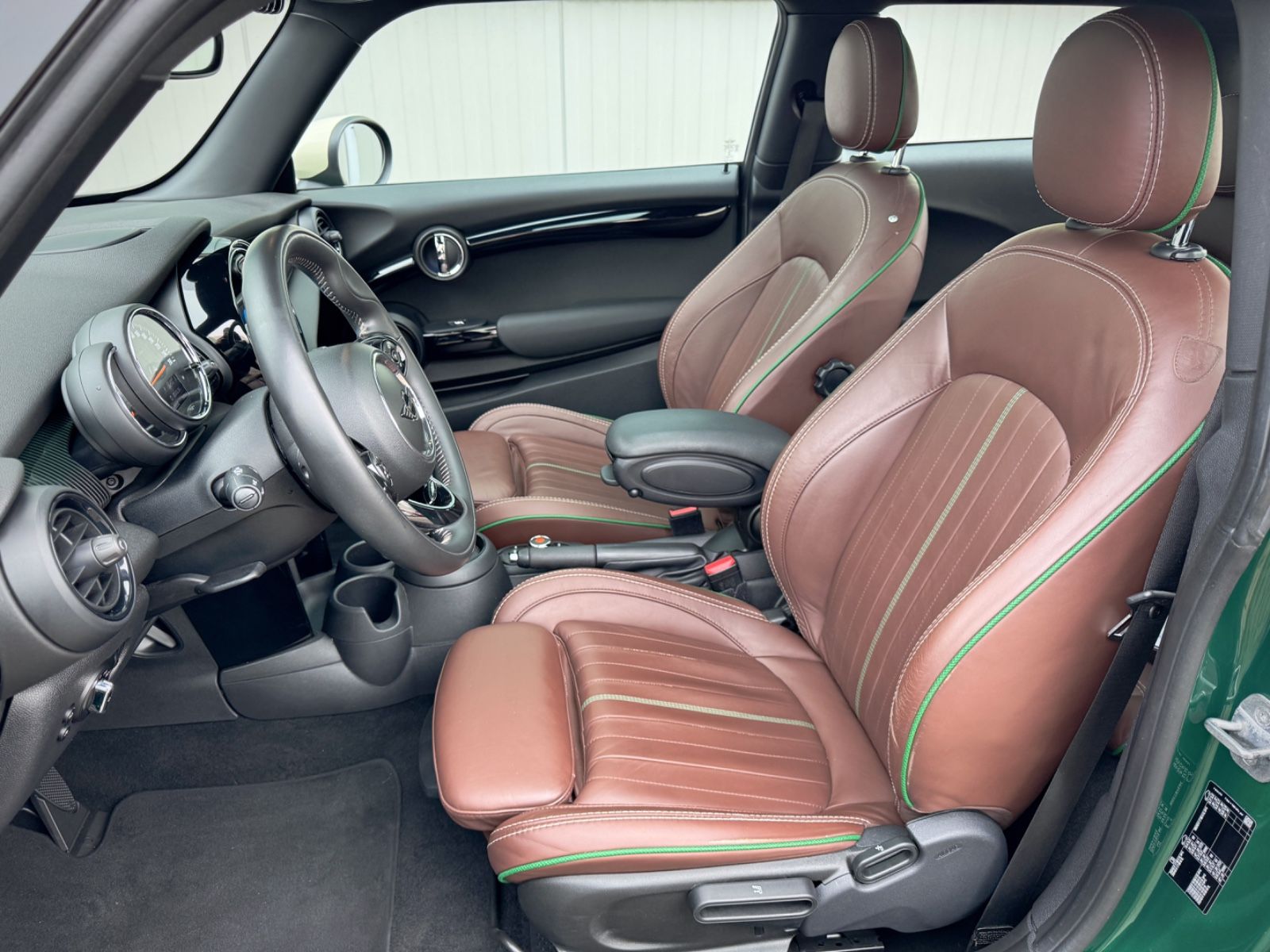 Fahrzeugabbildung MINI COOPER 60 Years Trim Chili *LED|CAM|PANO|LEDER*