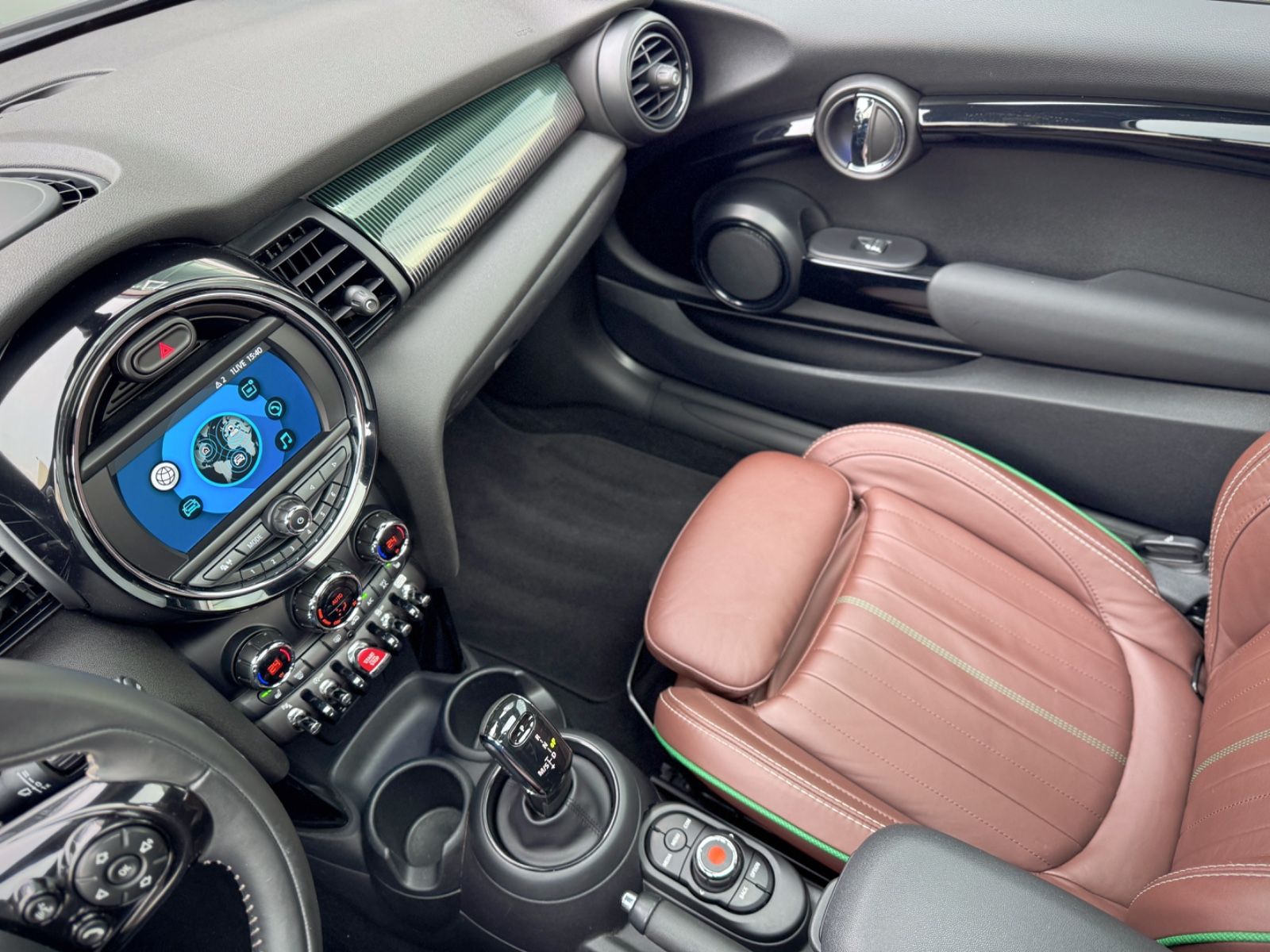 Fahrzeugabbildung MINI COOPER 60 Years Trim Chili *LED|CAM|PANO|LEDER*