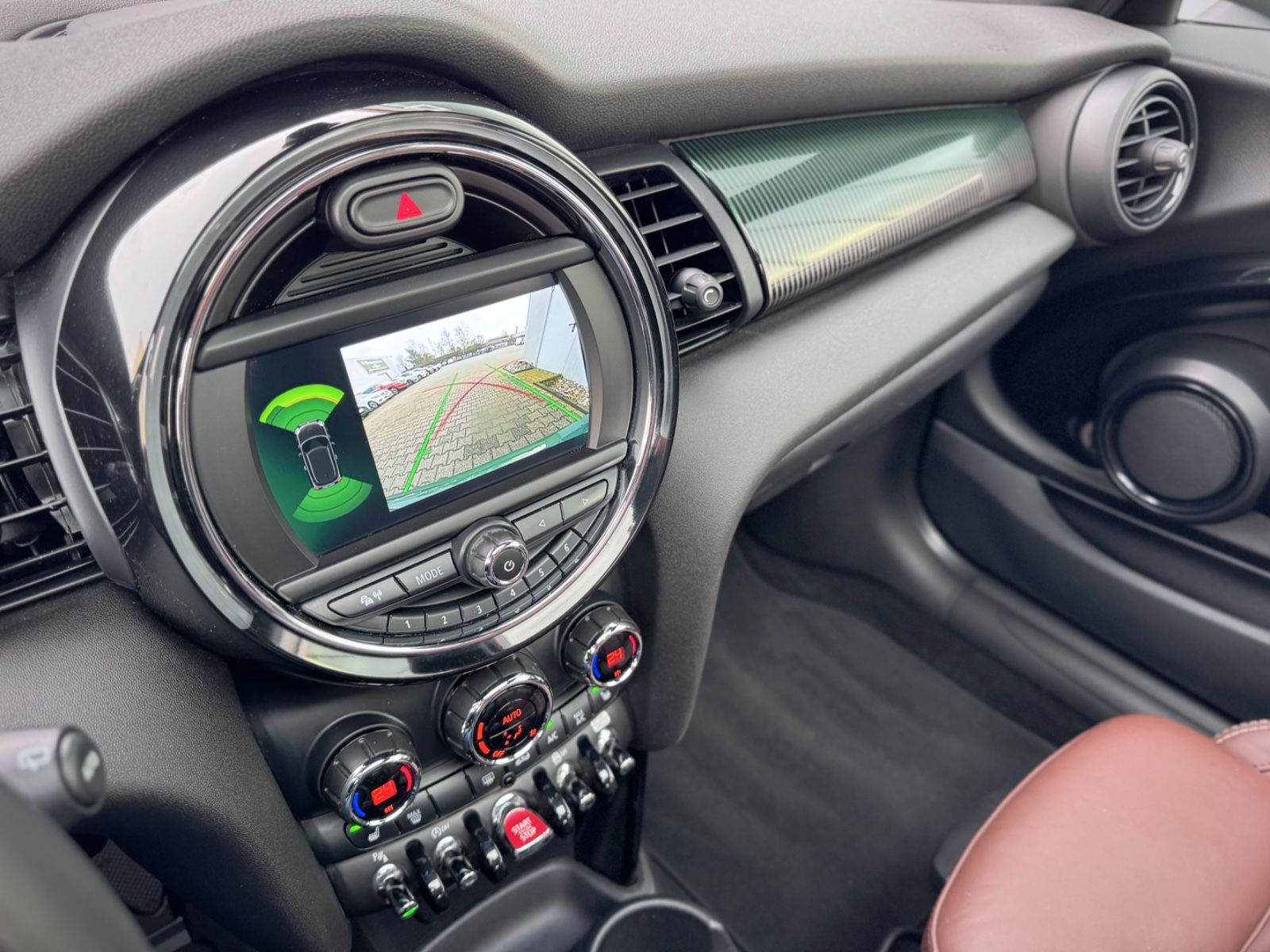 Fahrzeugabbildung MINI COOPER 60 Years Trim Chili *LED|CAM|PANO|LEDER*