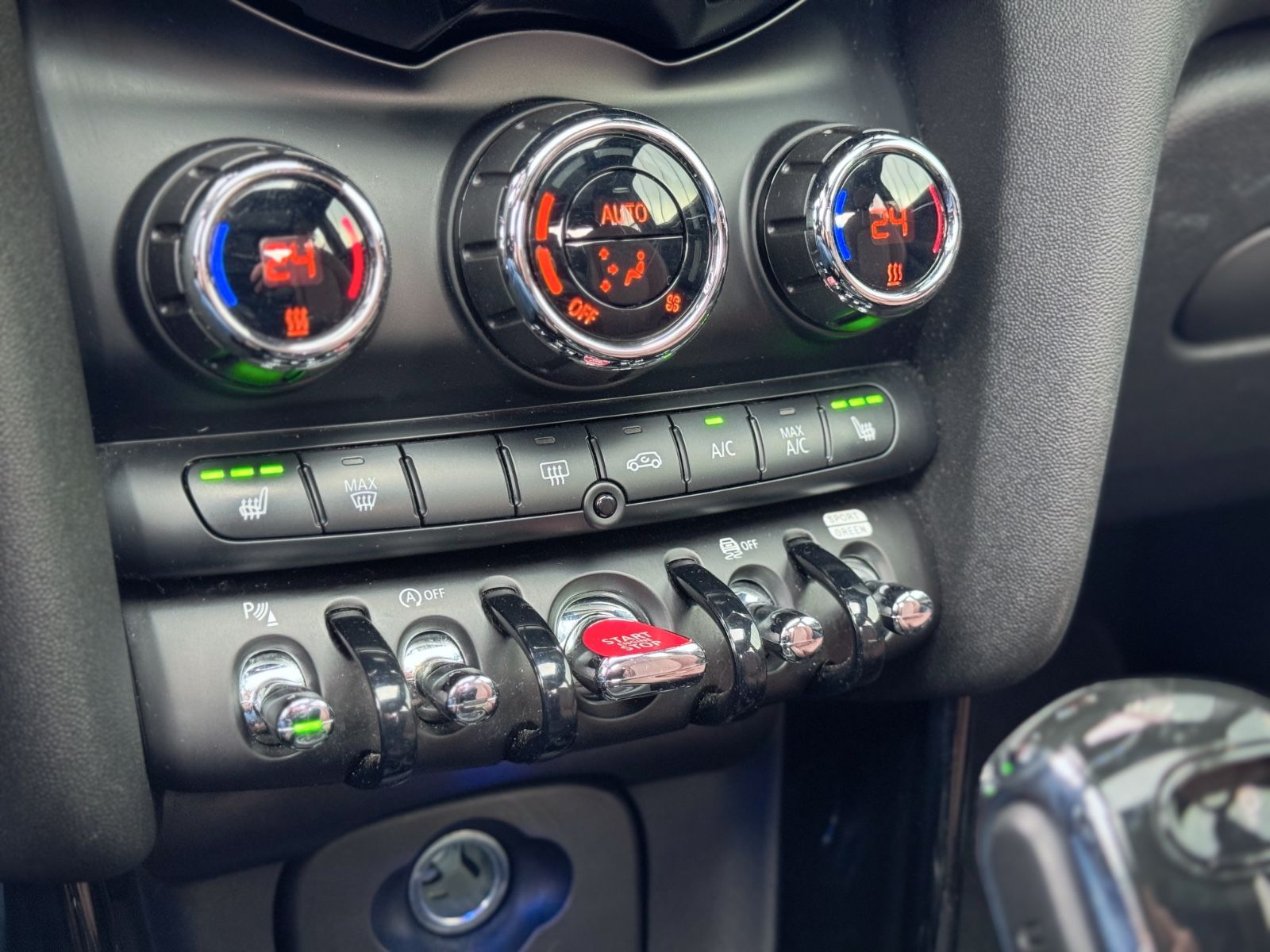 Fahrzeugabbildung MINI COOPER 60 Years Trim Chili *LED|CAM|PANO|LEDER*