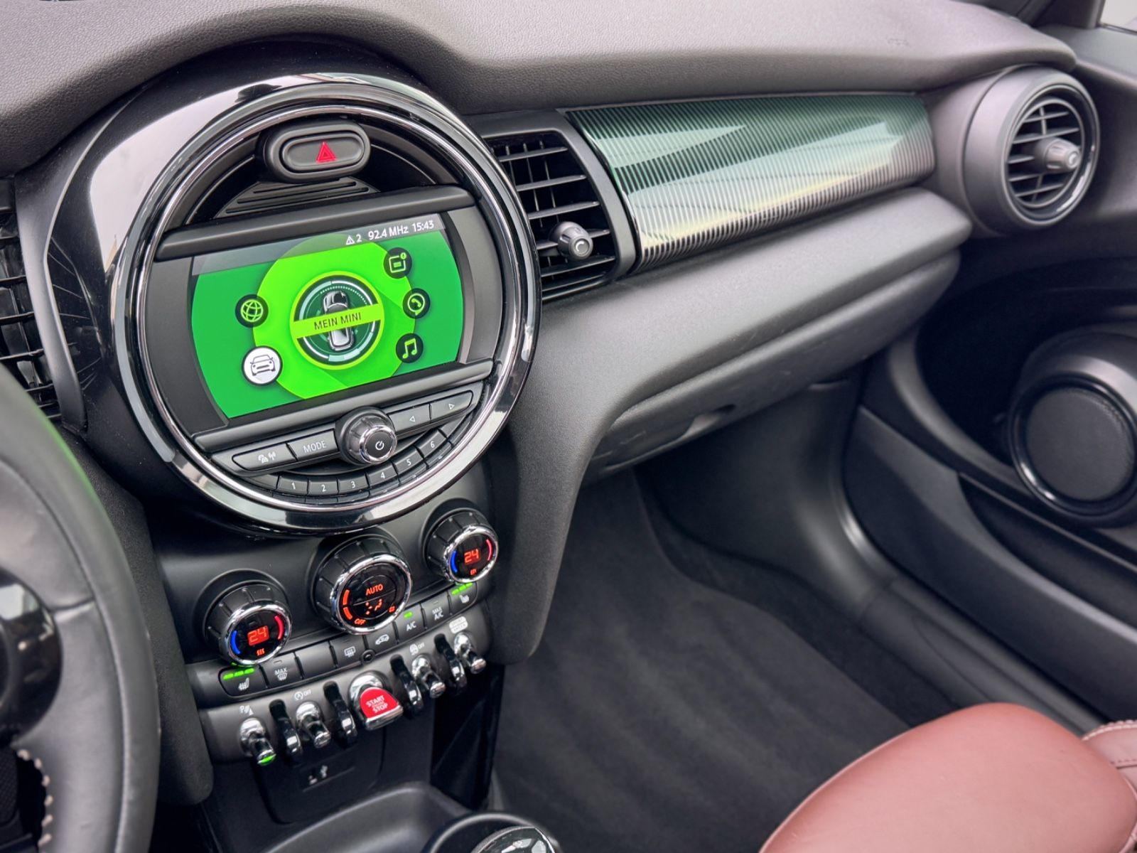 Fahrzeugabbildung MINI COOPER 60 Years Trim Chili *LED|CAM|PANO|LEDER*