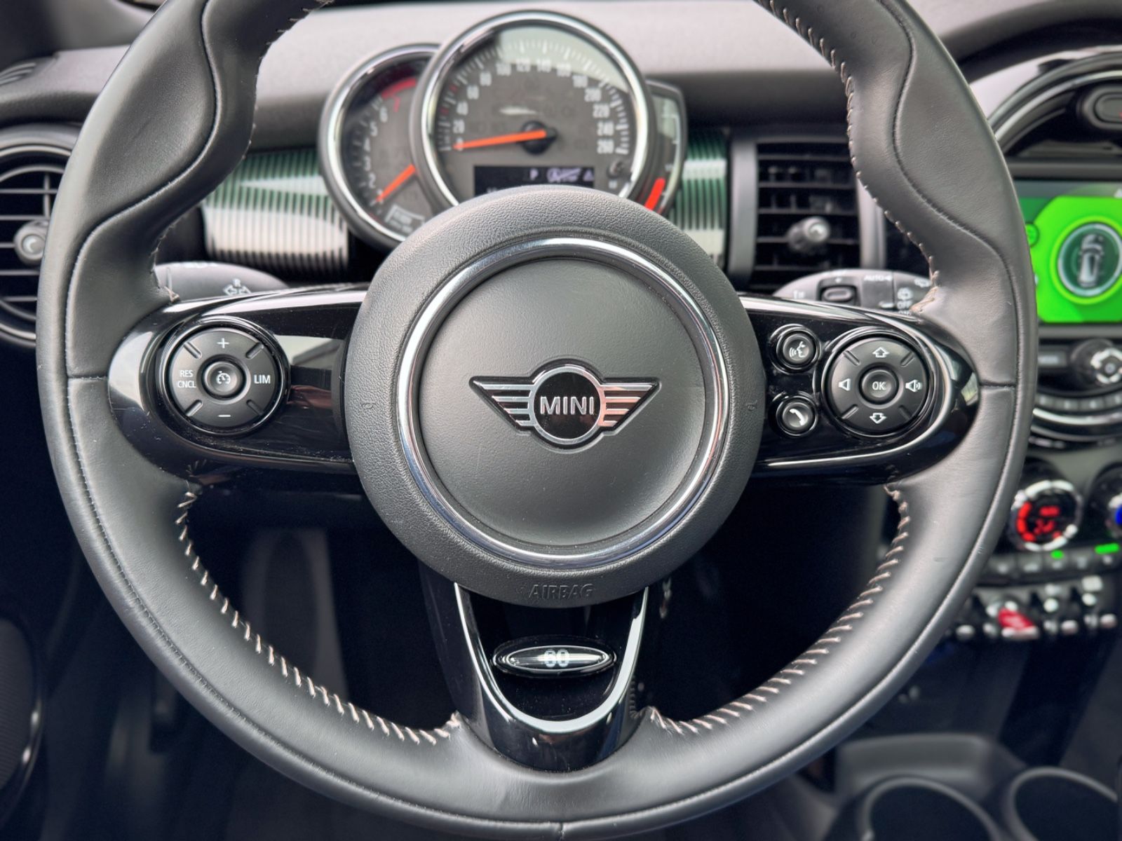 Fahrzeugabbildung MINI COOPER 60 Years Trim Chili *LED|CAM|PANO|LEDER*