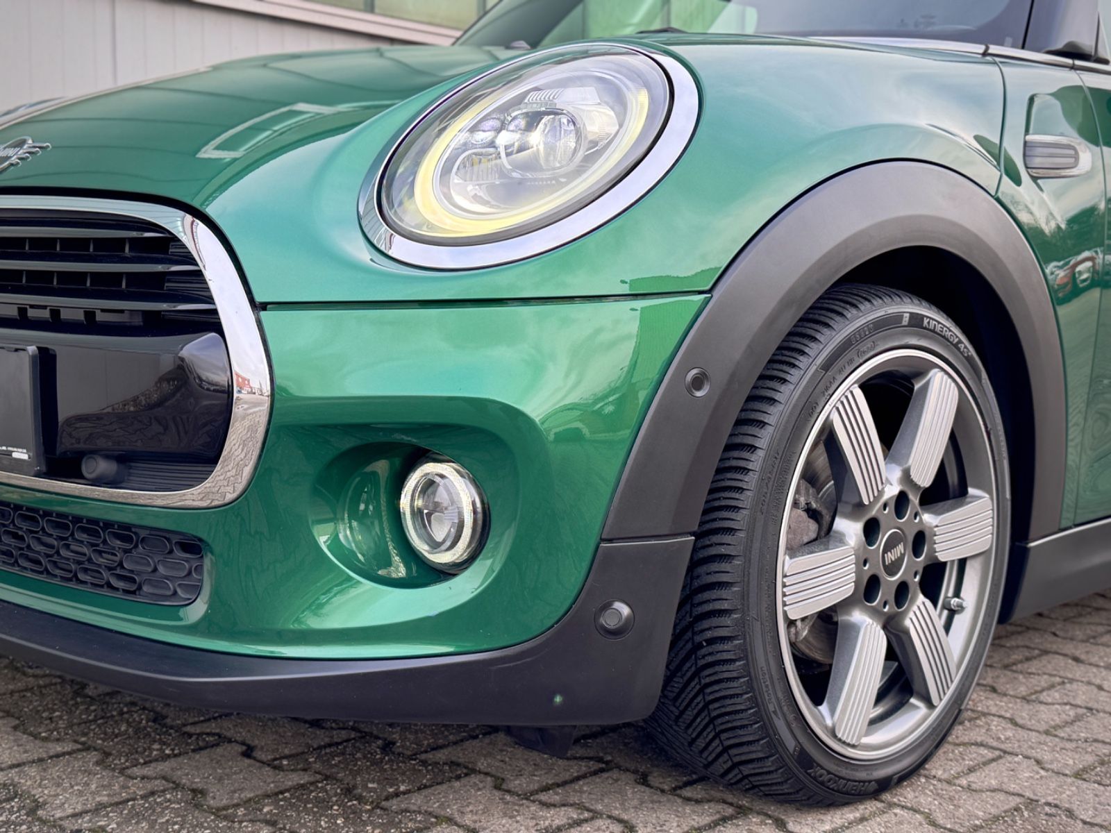 Fahrzeugabbildung MINI COOPER 60 Years Trim Chili *LED|CAM|PANO|LEDER*