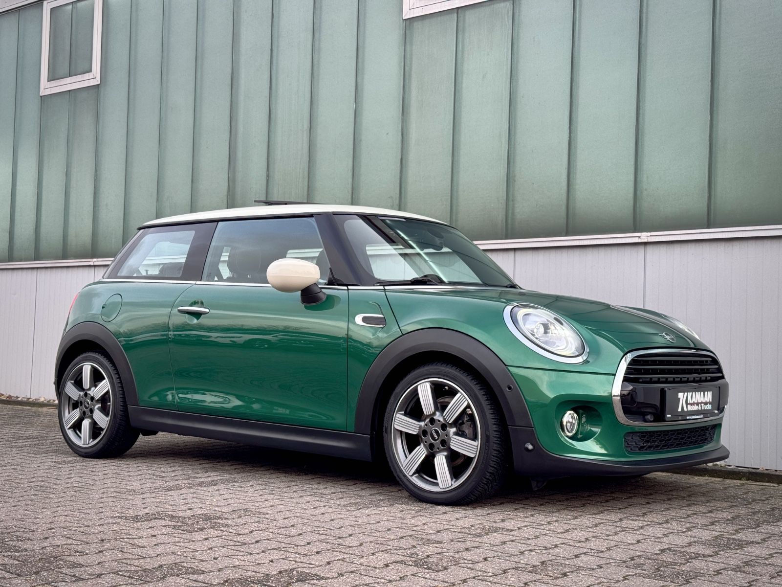 Fahrzeugabbildung MINI COOPER 60 Years Trim Chili *LED|CAM|PANO|LEDER*