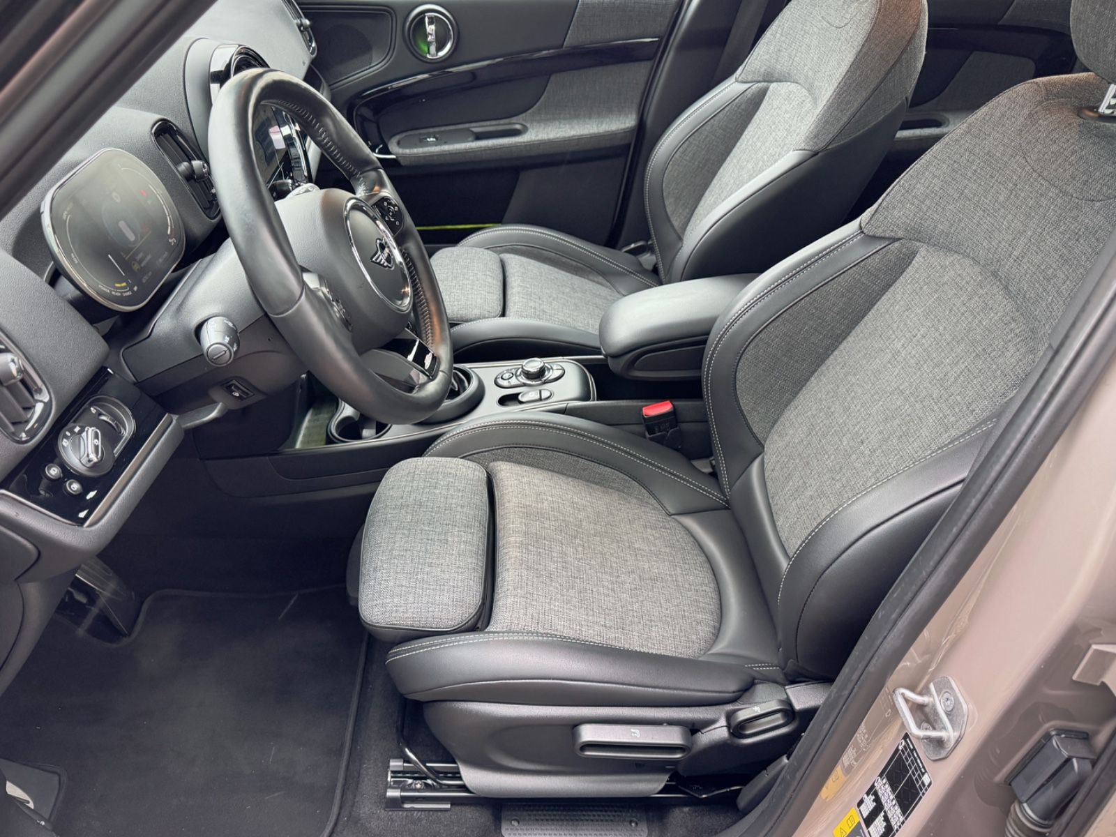 Fahrzeugabbildung MINI Cooper SE Countryman All4 JWC Trim *NAVI|ASSIST*