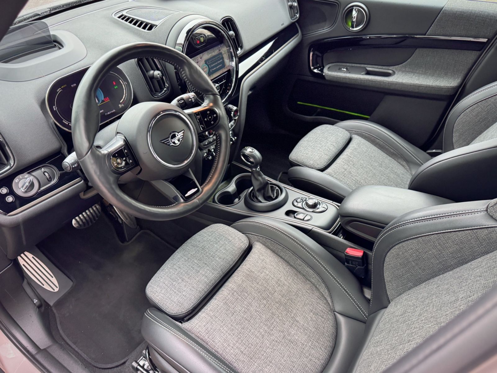 Fahrzeugabbildung MINI Cooper SE Countryman All4 JWC Trim *NAVI|ASSIST*