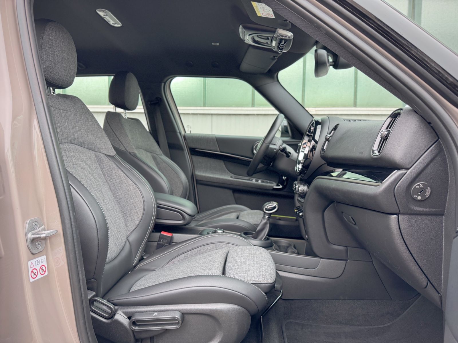 Fahrzeugabbildung MINI Cooper SE Countryman All4 JWC Trim *NAVI|ASSIST*