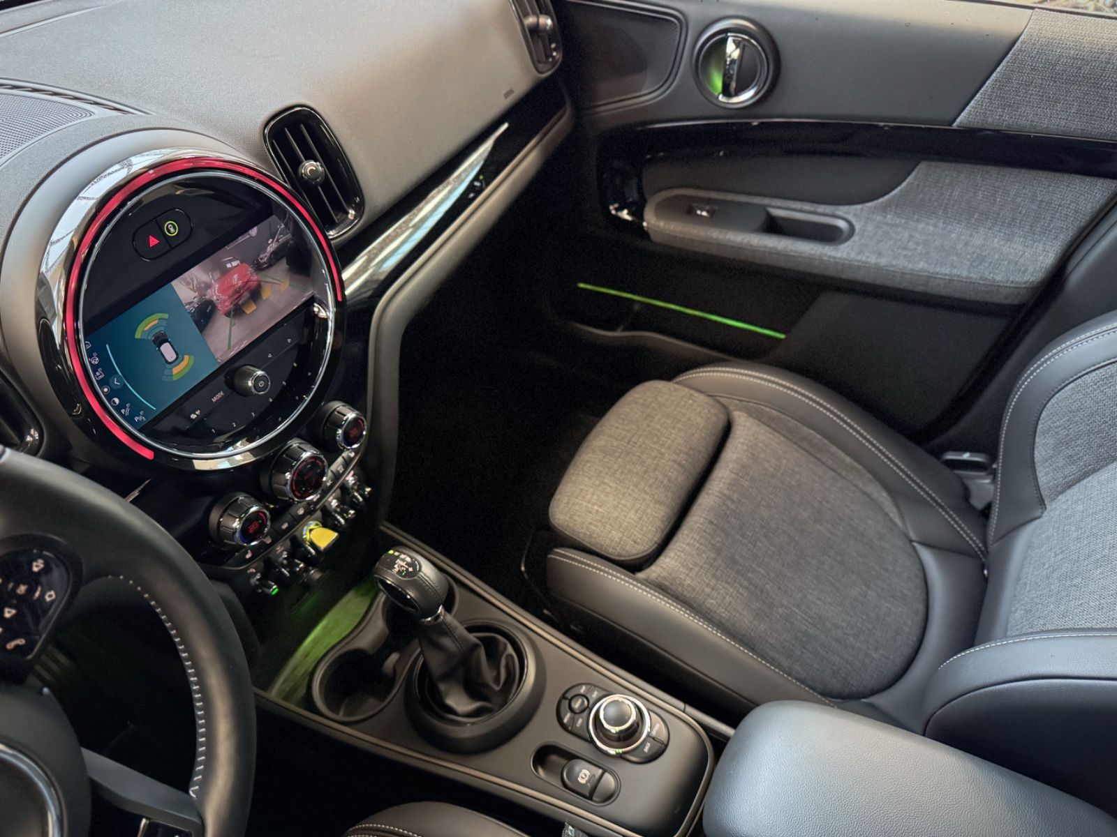 Fahrzeugabbildung MINI Cooper SE Countryman All4 JWC Trim *NAVI|ASSIST*