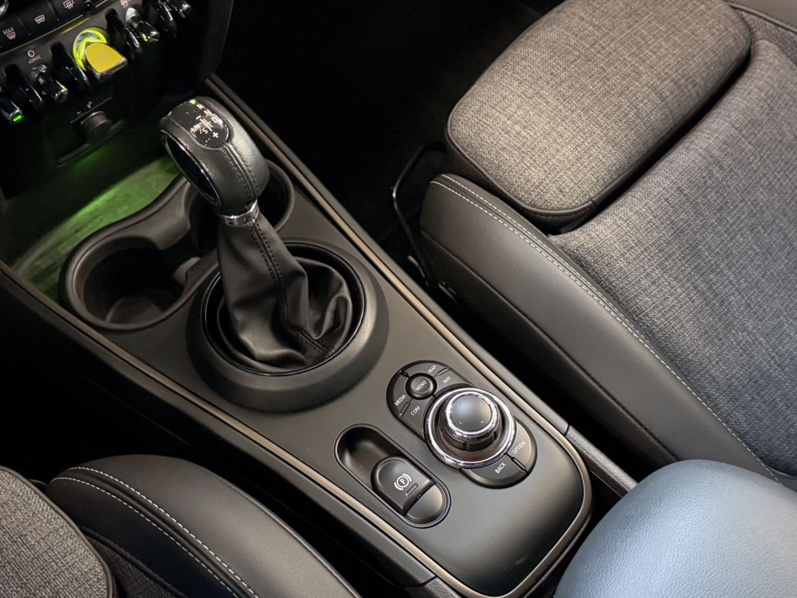 Fahrzeugabbildung MINI Cooper SE Countryman All4 JWC Trim *NAVI|ASSIST*