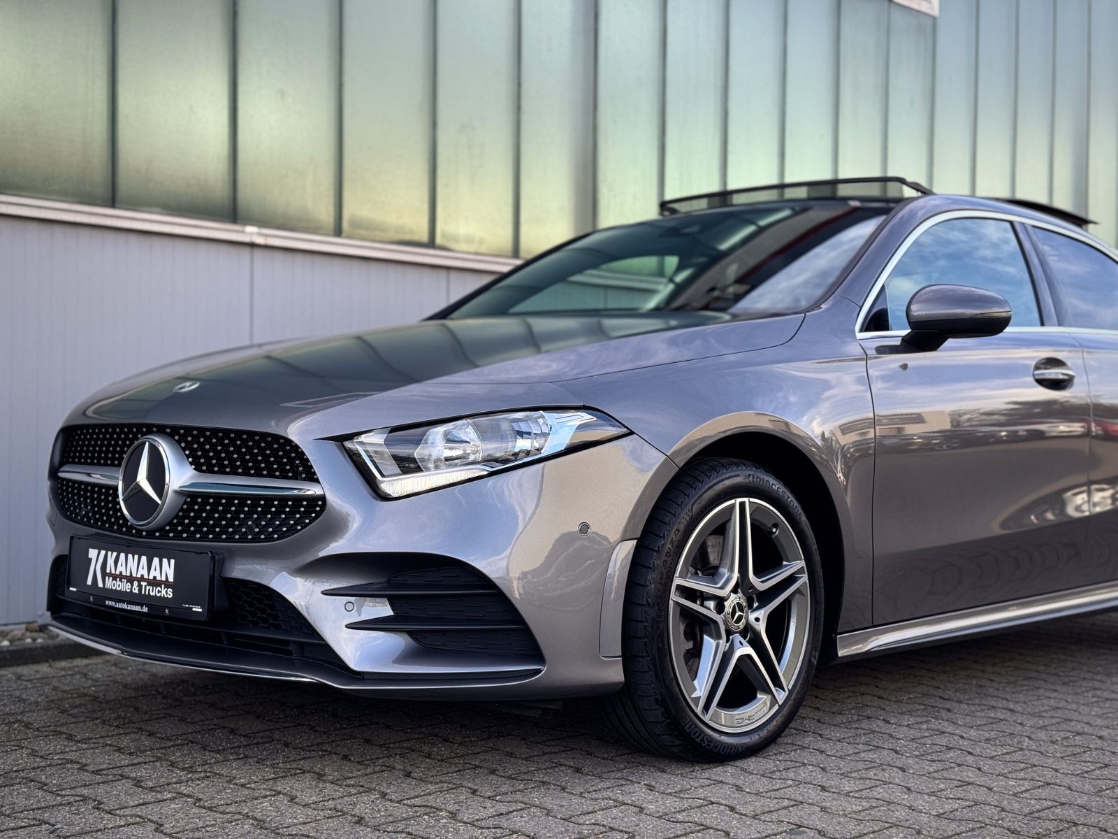 Fahrzeugabbildung Mercedes-Benz A 250e AMG-Line *PANORAMA|CAM|ASSIST*