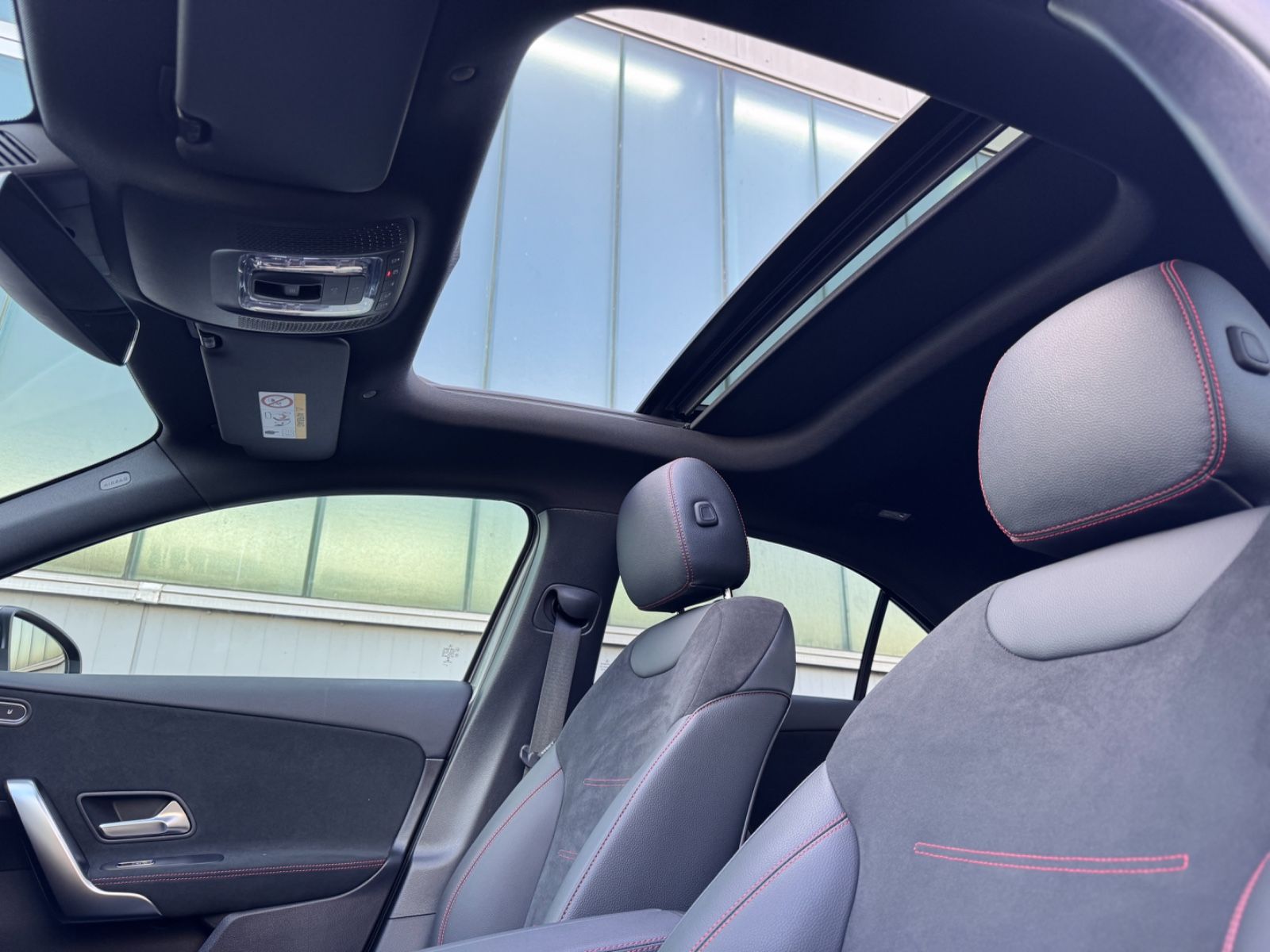 Fahrzeugabbildung Mercedes-Benz A 250e AMG-Line *PANORAMA|CAM|ASSIST*