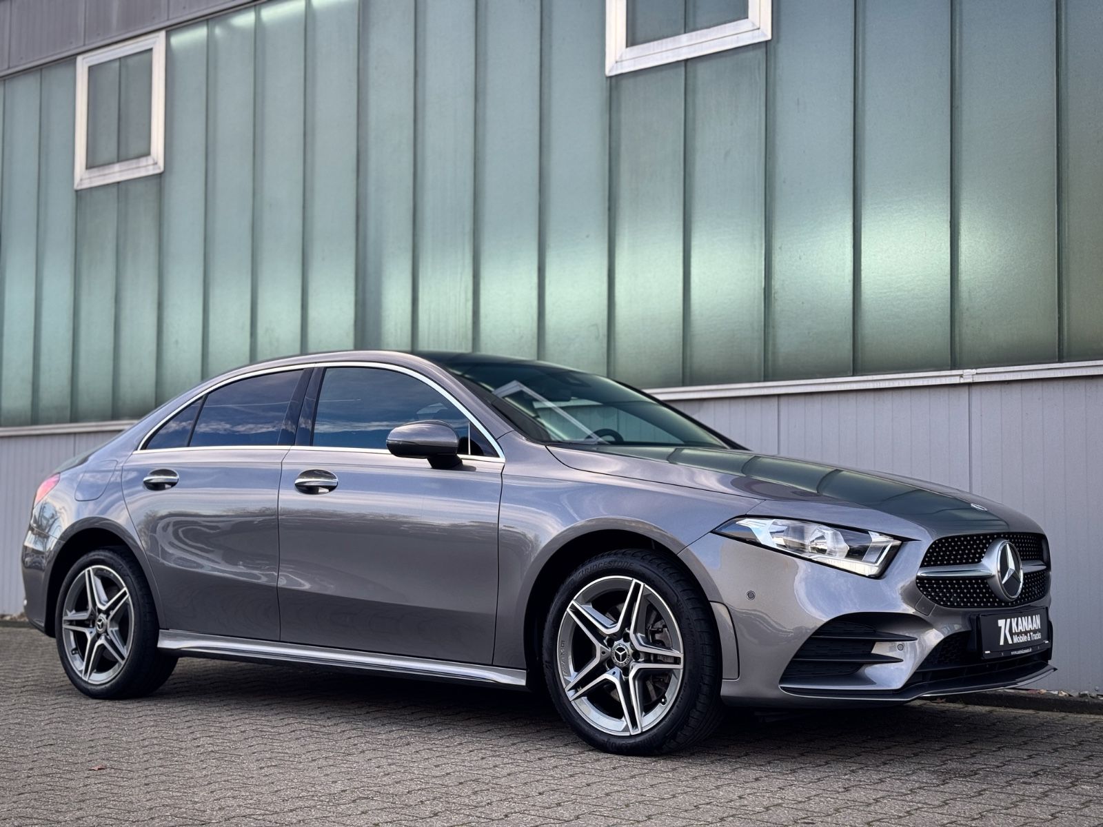 Fahrzeugabbildung Mercedes-Benz A 250e AMG-Line *PANORAMA|CAM|ASSIST*