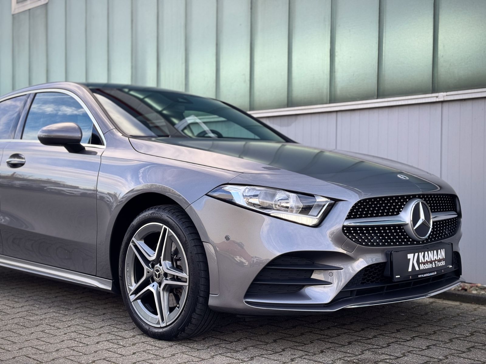 Fahrzeugabbildung Mercedes-Benz A 250e AMG-Line *PANORAMA|CAM|ASSIST*