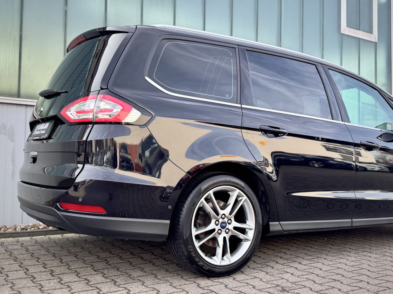 Fahrzeugabbildung Ford Galaxy 2.0 Titanium *PANORAMA|7-SITZE*