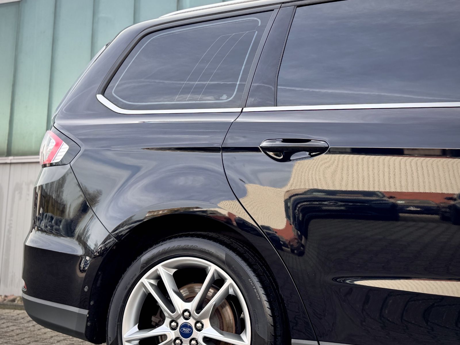 Fahrzeugabbildung Ford Galaxy 2.0 Titanium *PANORAMA|7-SITZE*