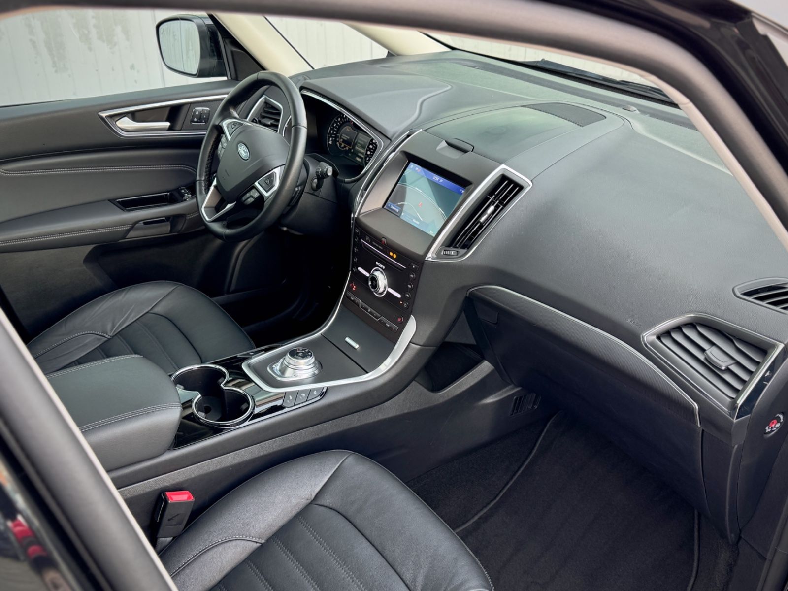 Fahrzeugabbildung Ford Galaxy 2.0 Titanium *PANORAMA|7-SITZE*