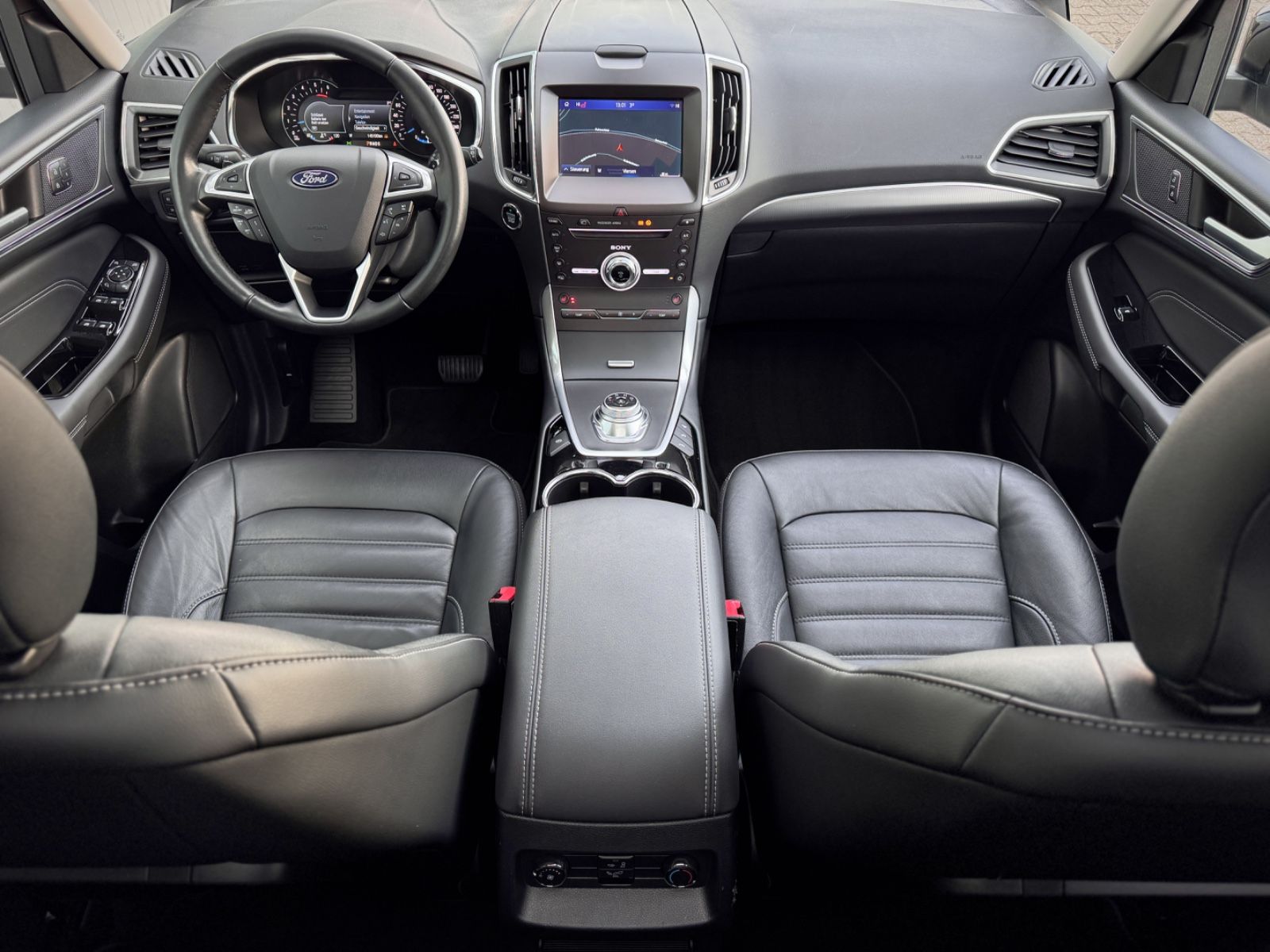 Fahrzeugabbildung Ford Galaxy 2.0 Titanium *PANORAMA|7-SITZE*