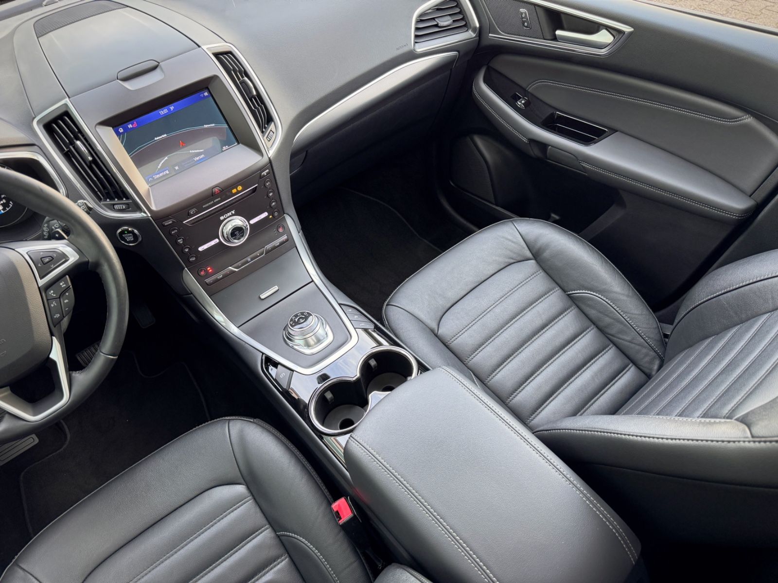 Fahrzeugabbildung Ford Galaxy 2.0 Titanium *PANORAMA|7-SITZE*