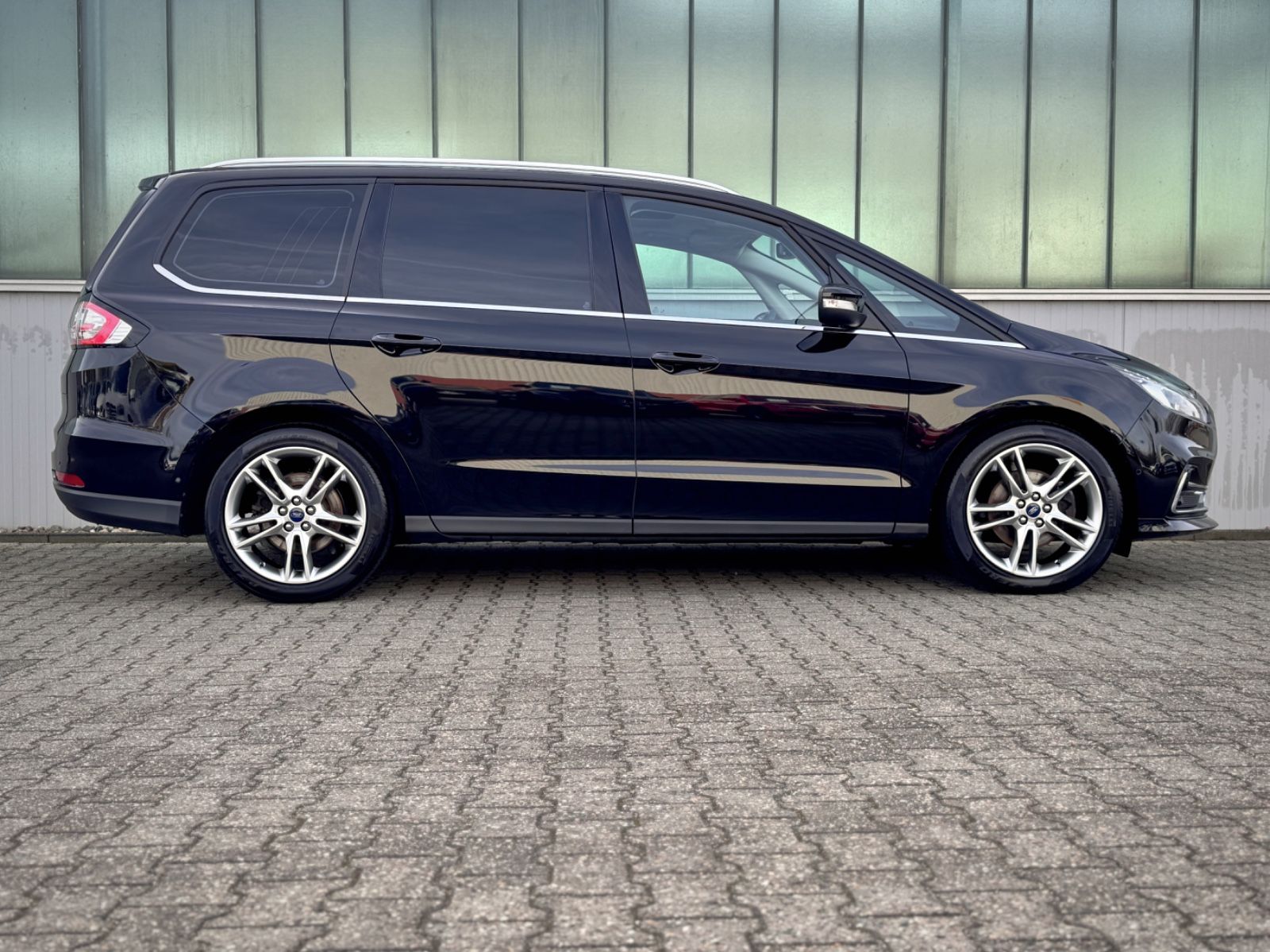 Fahrzeugabbildung Ford Galaxy 2.0 Titanium *PANORAMA|7-SITZE*