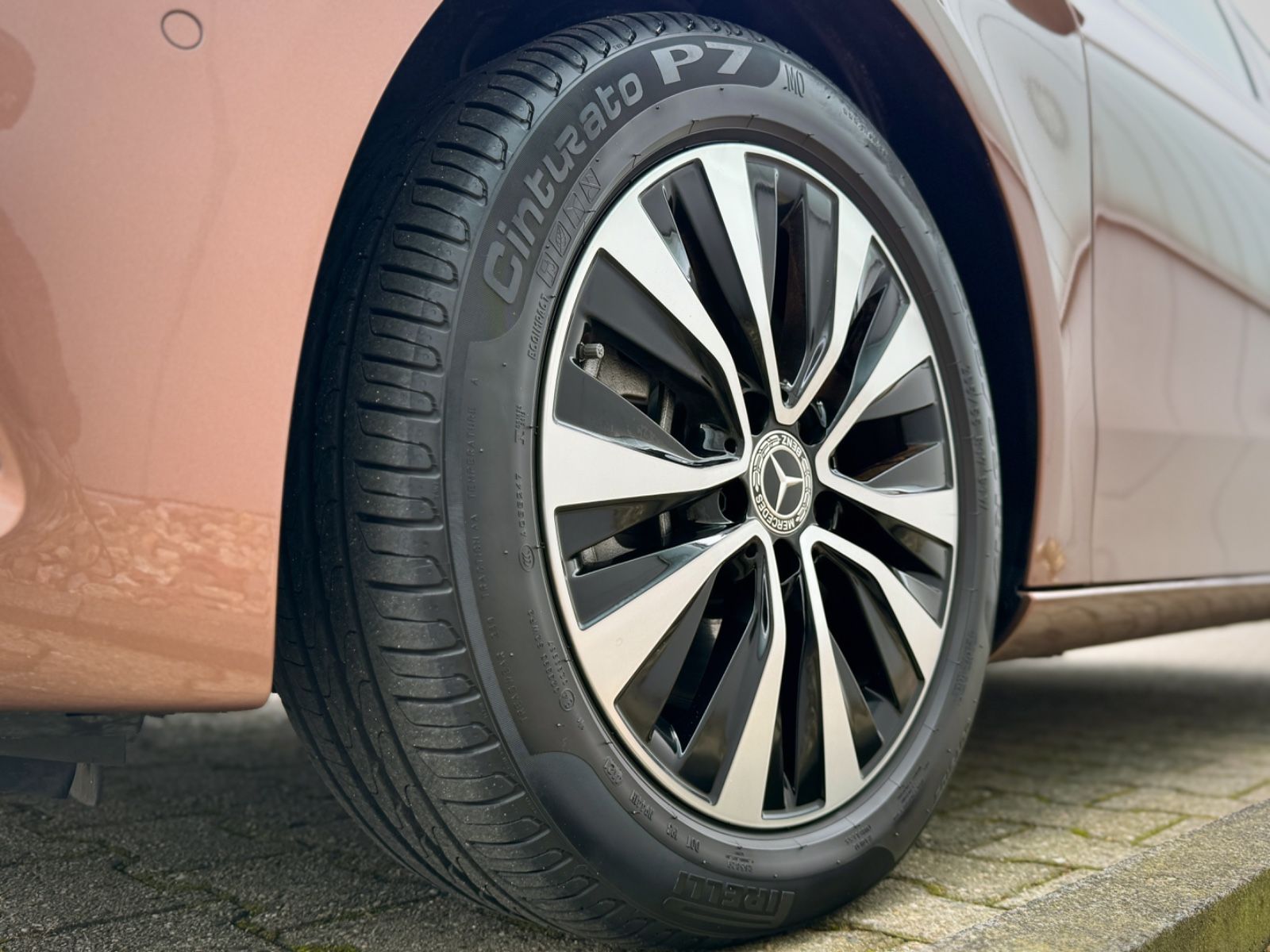 Fahrzeugabbildung Mercedes-Benz B 250e PlugIn-Hybrid Style *LED|PANO|CAM|NAVI*